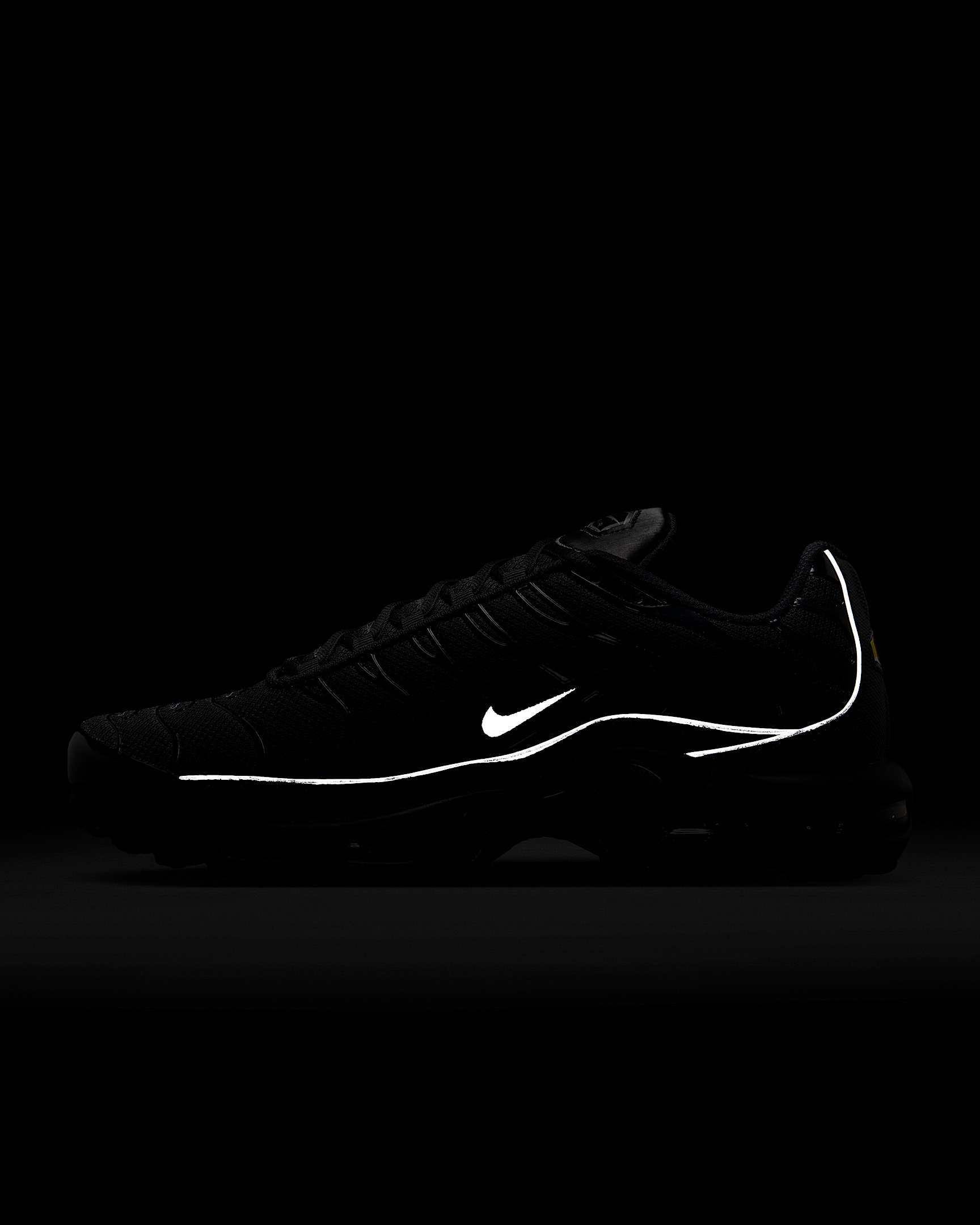 Nike Air Max Plus OG Men's Shoes with Reflective Accents - 9