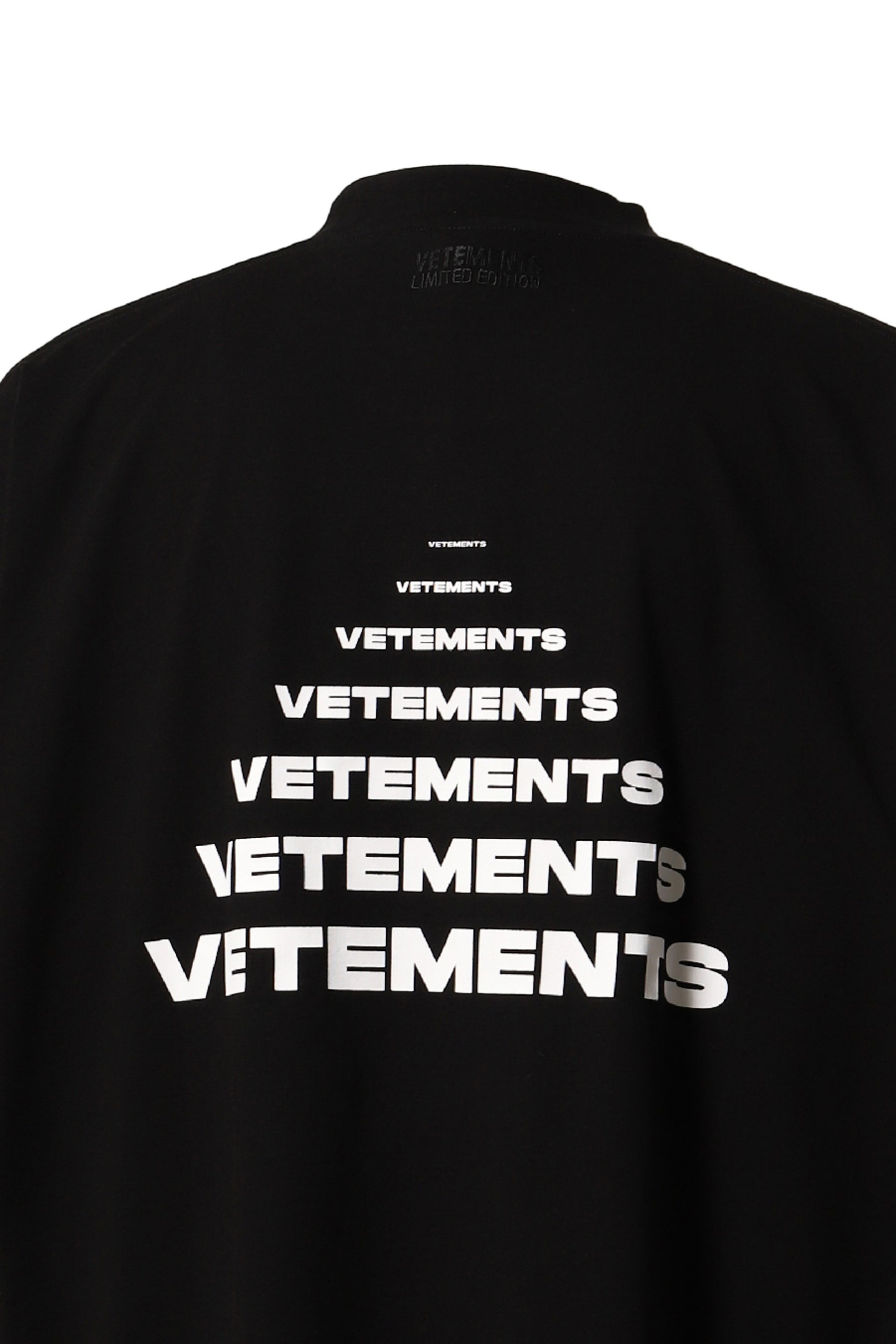 Tシャツ・カットソー Vetements UE64TR140B PYRAMID LOGO T-shirt VETEMENTS cotton t-shirt Pyramid Logo black color with a