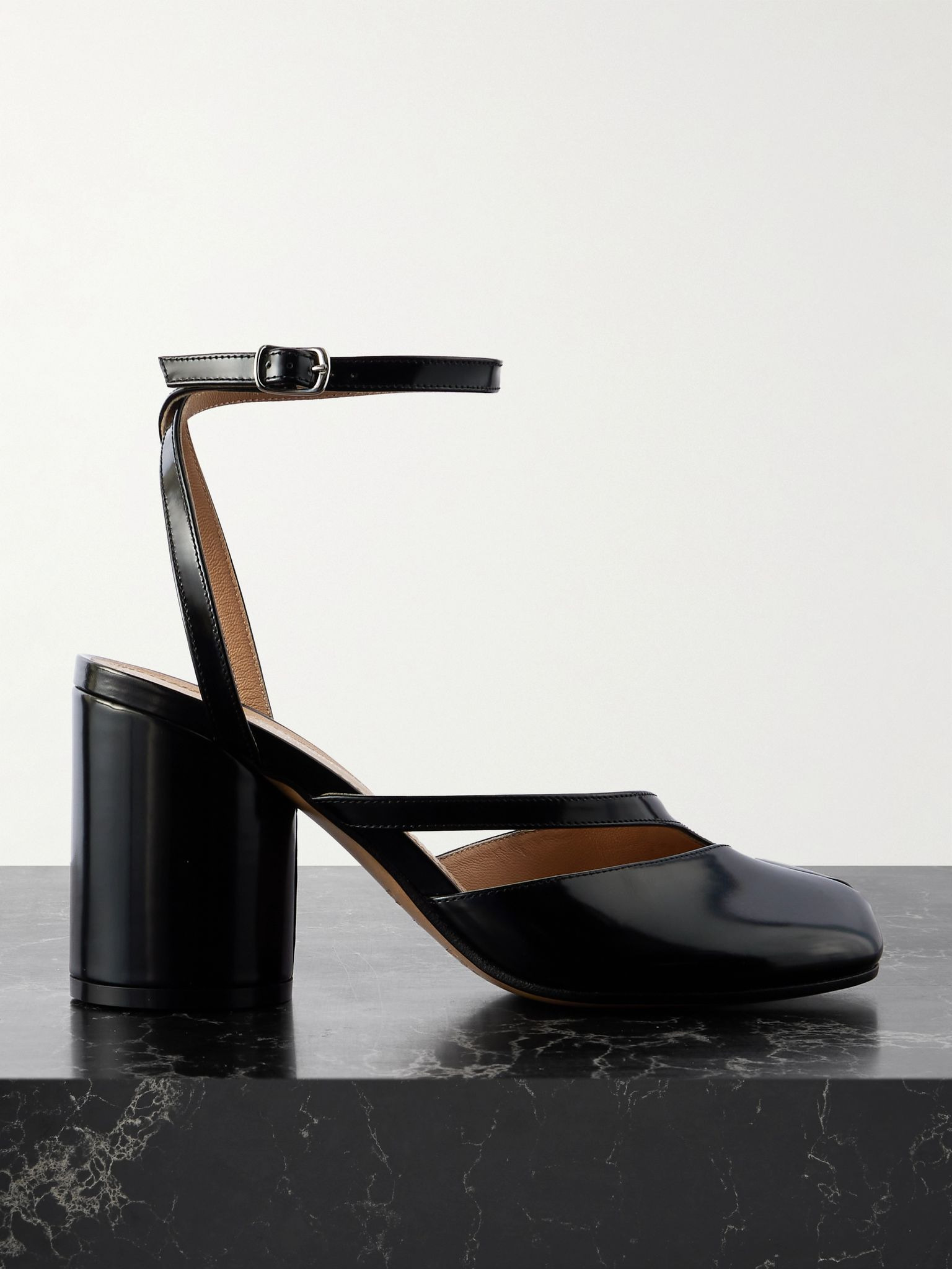 Tabi split-toe glossed leather pumps Black - 1
