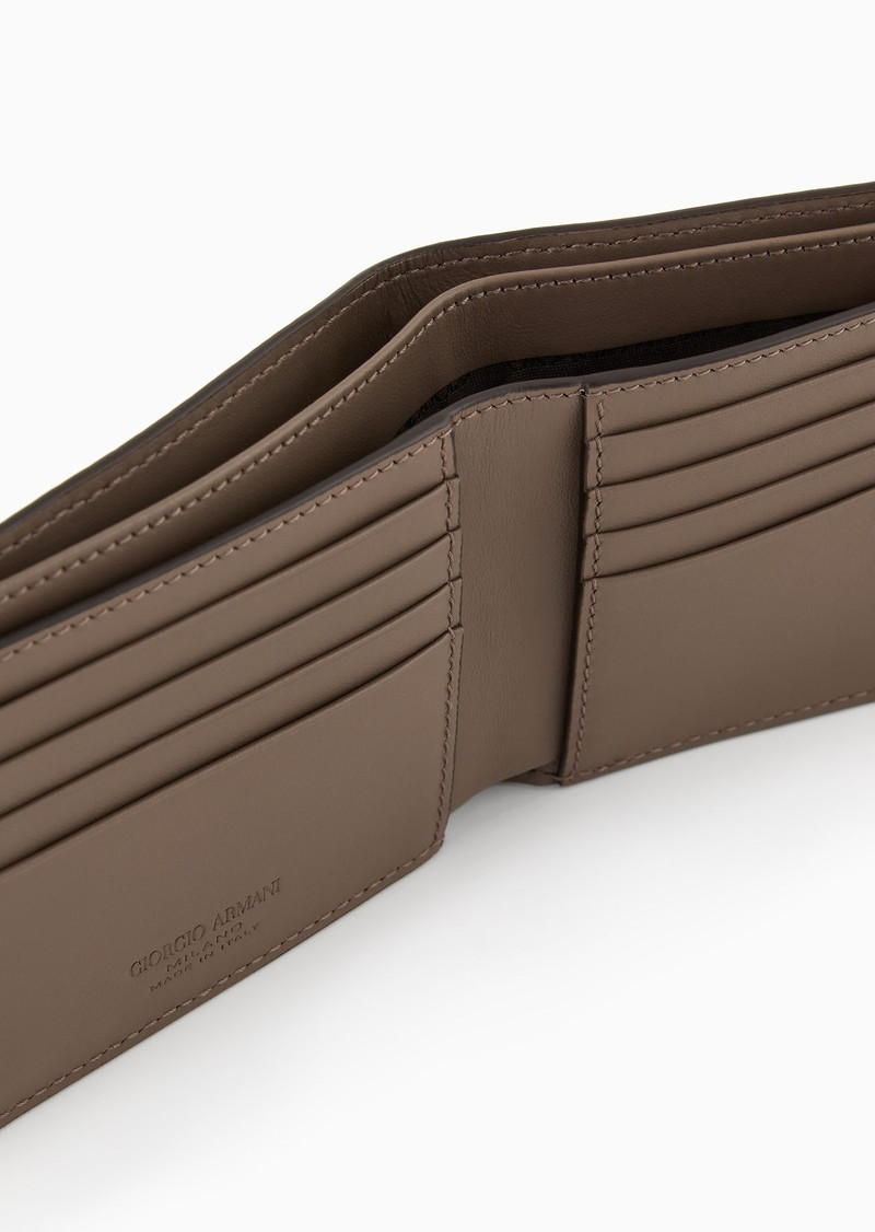 Bifold wallet in embossed leather 4