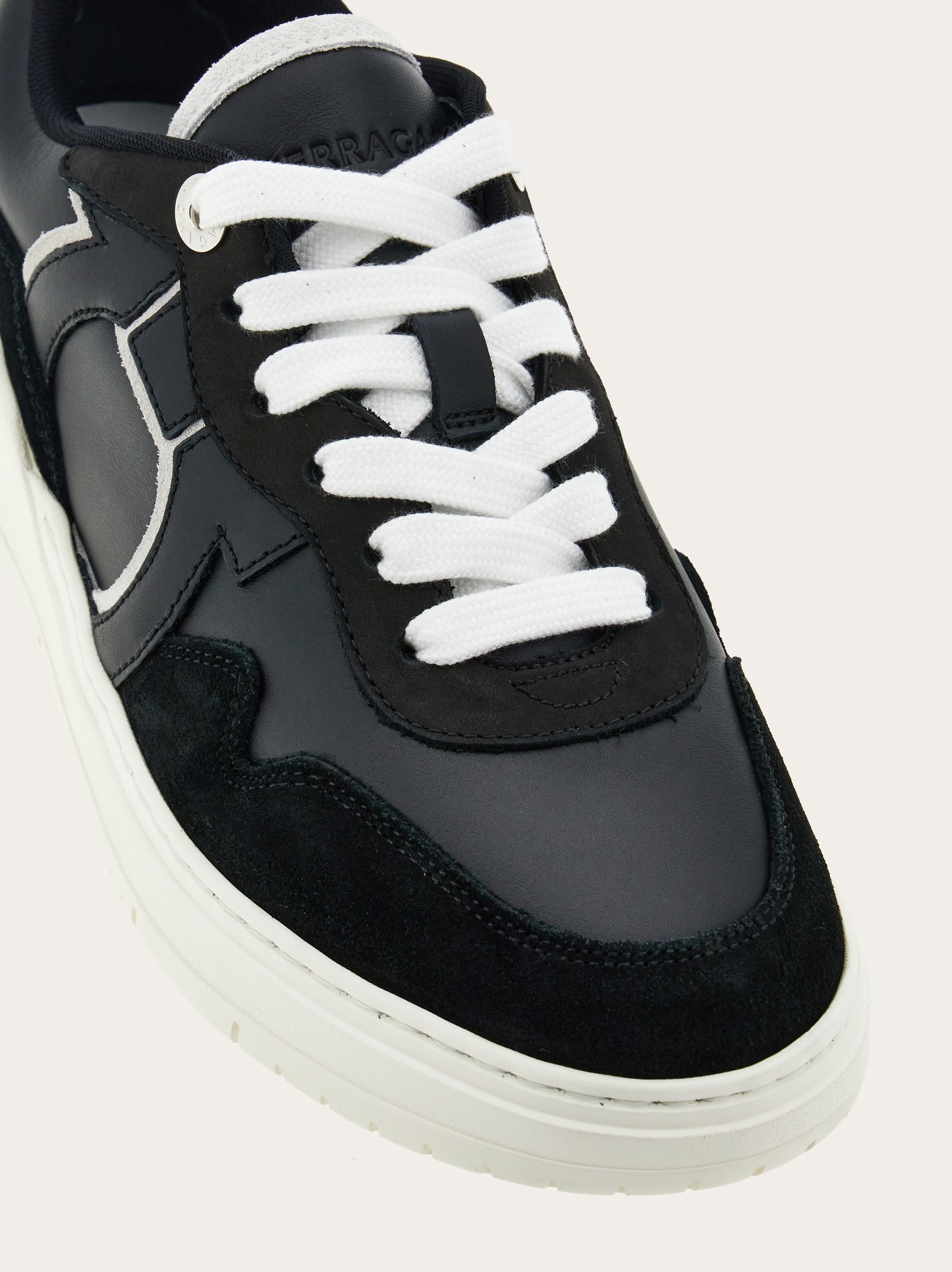 Salvatore Ferragamo｜SNEAKERS (030576 769716) FERRAGAMO Sneaker with Gancini ornament | REVERSIBLE