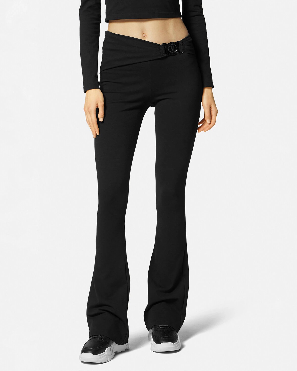 V-Emblem Flared Leggings - 3