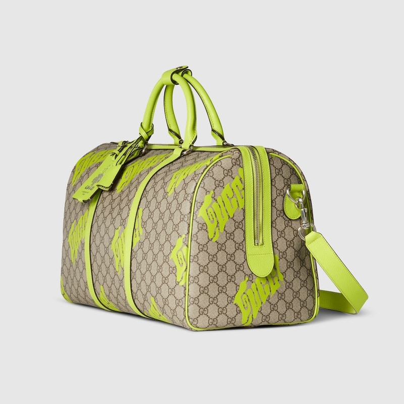 GUCCI Medium duffle bag with print outlook