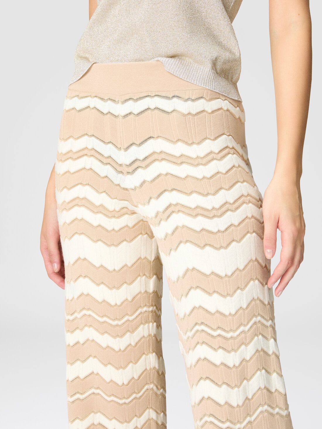 Tone-on-tone zigzag pants - 5