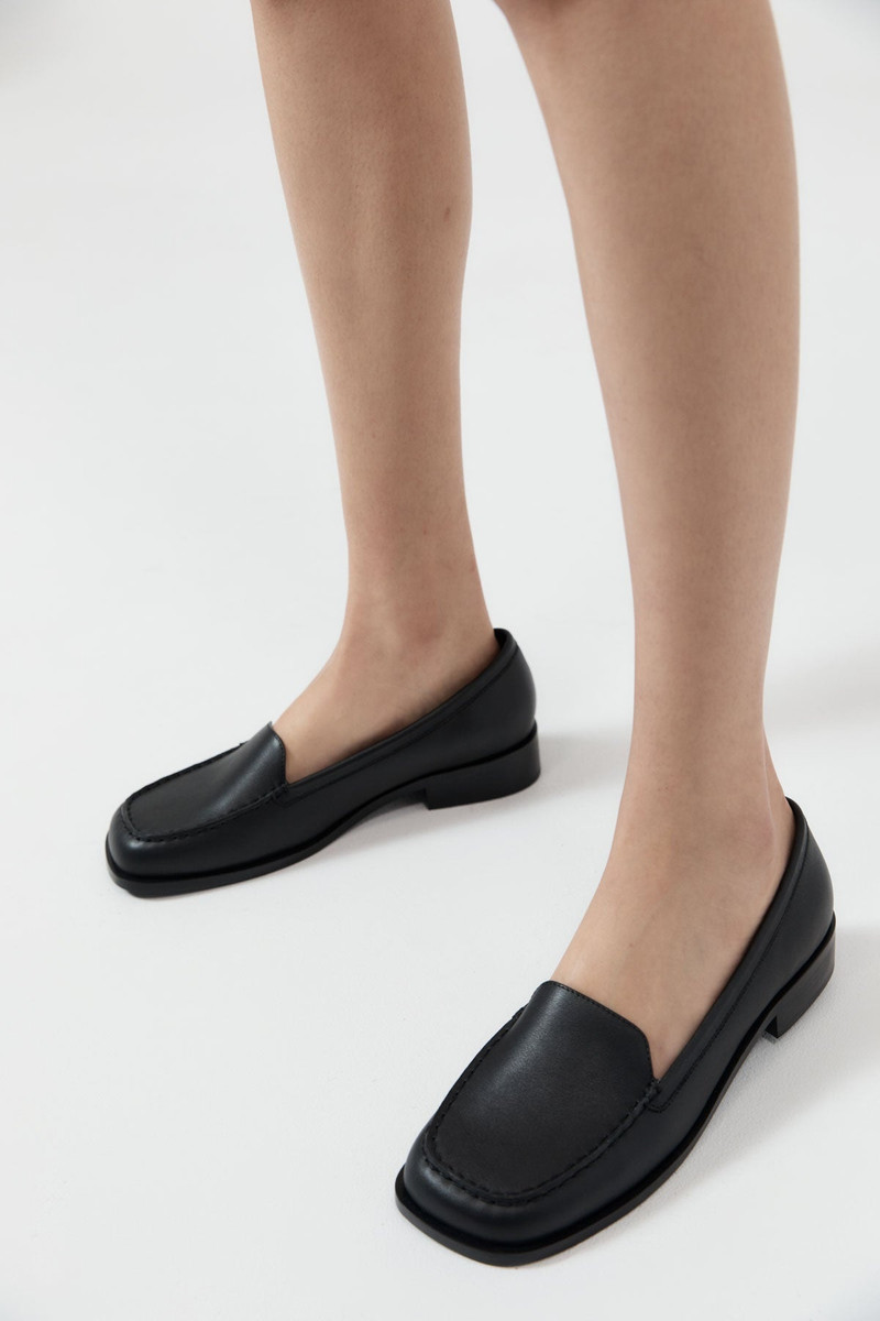 Classic Loafer - Black 1
