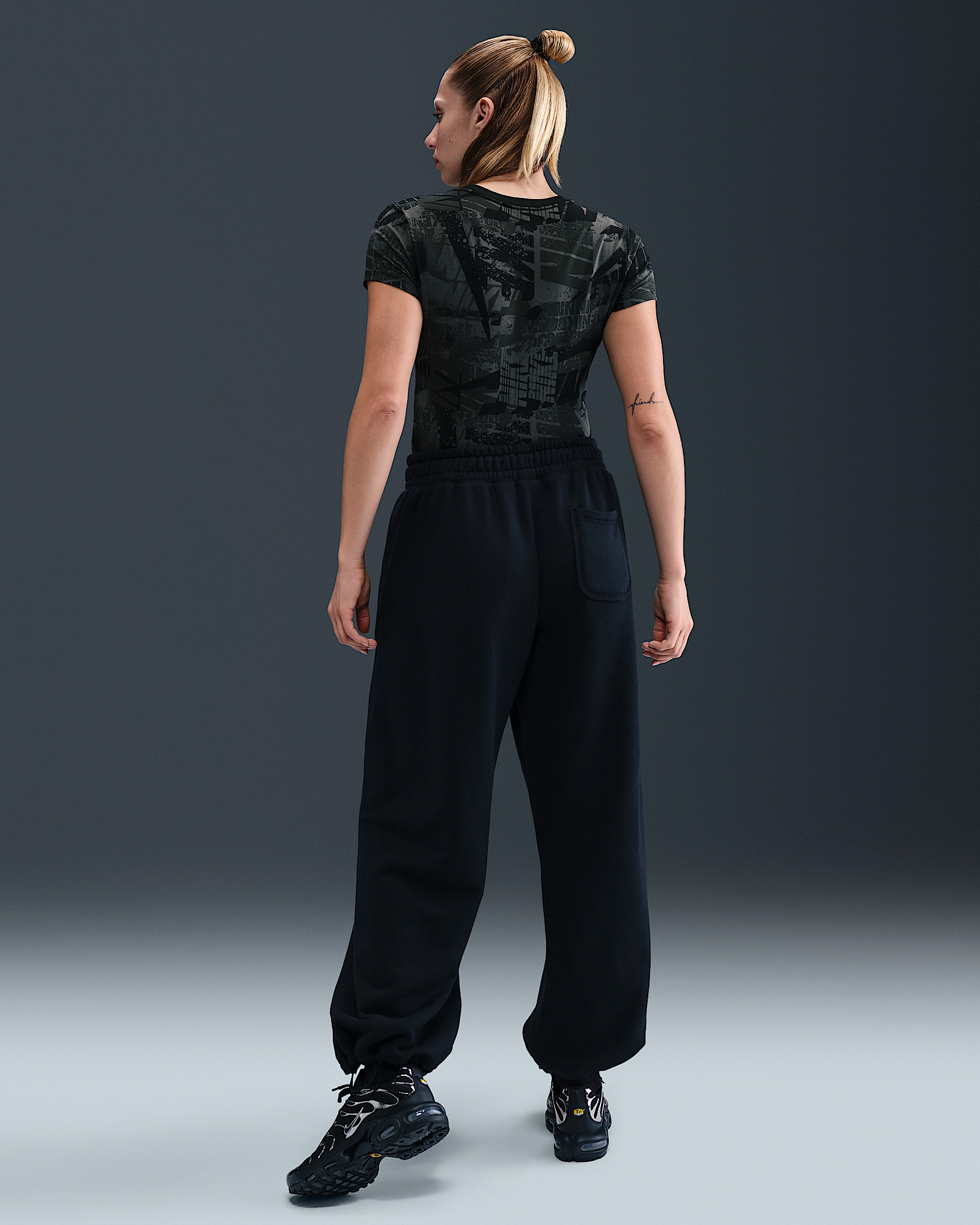 Nike Sportswear Women's Slim T-Shirt - 5