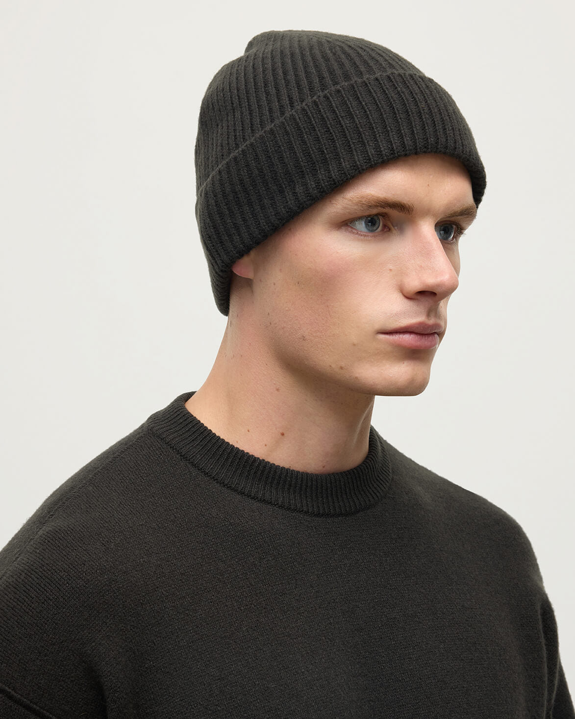 Ribbed Grey Cashmere Beanie - 2