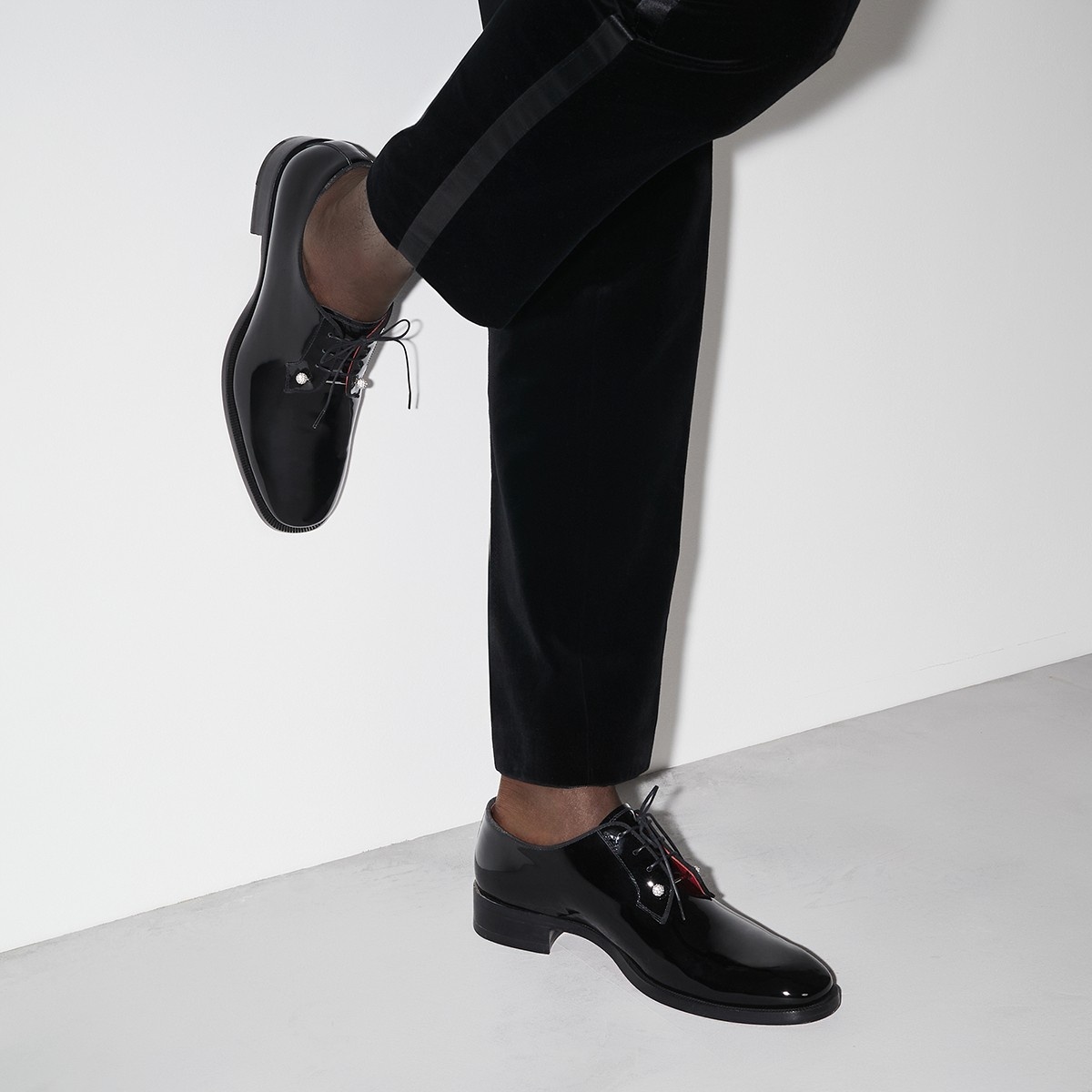 【完売必至】Christian Louboutin Chambeliss サンダル Christian Louboutin クリスチャンルブタン サンダル HOT CROSS