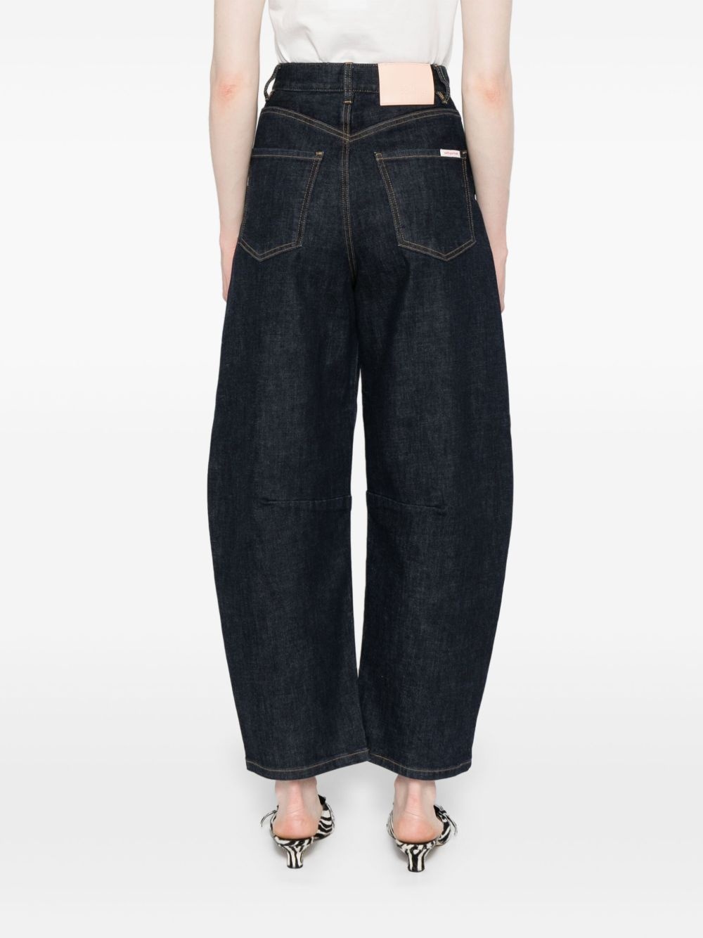 high-waisted jeans - 4
