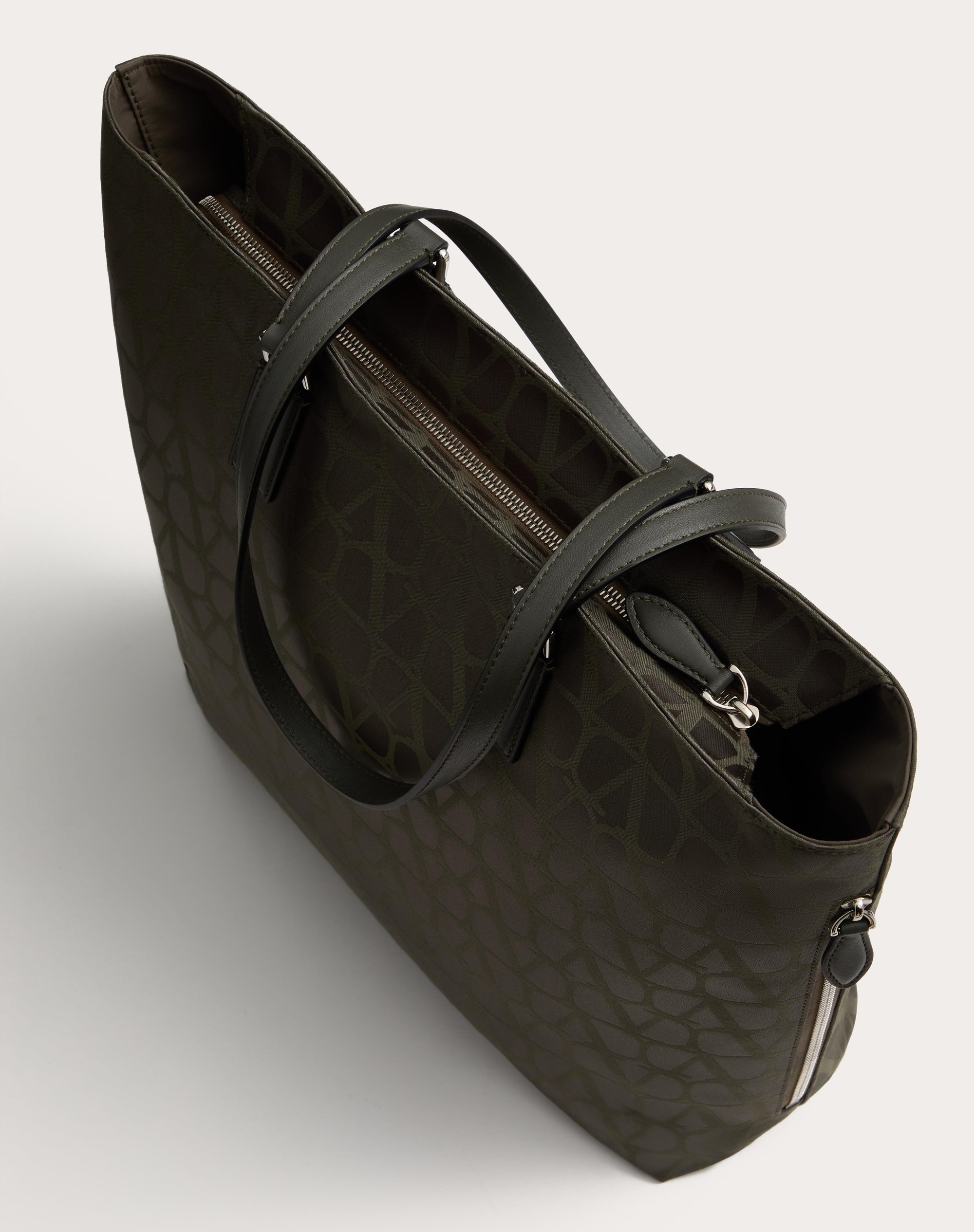 TOILE ICONOGRAPHE SHOPPING BAG IN TECHNICAL FABRIC WITH LEATHER DETAILS - 5