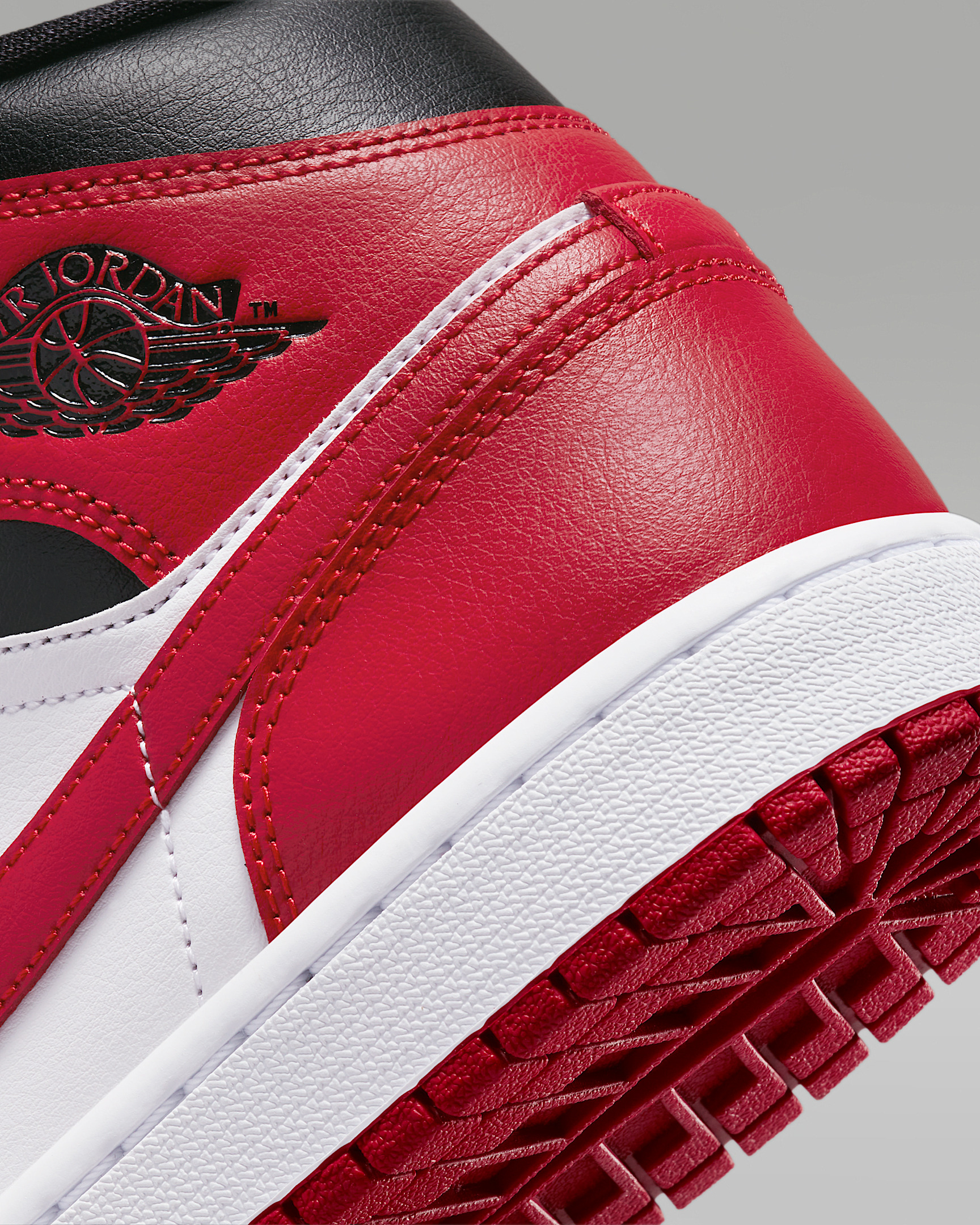Air Jordan 1 Mid Women's Shoes - 8