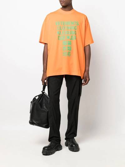 VETEMENTS logo-print T-shirt outlook