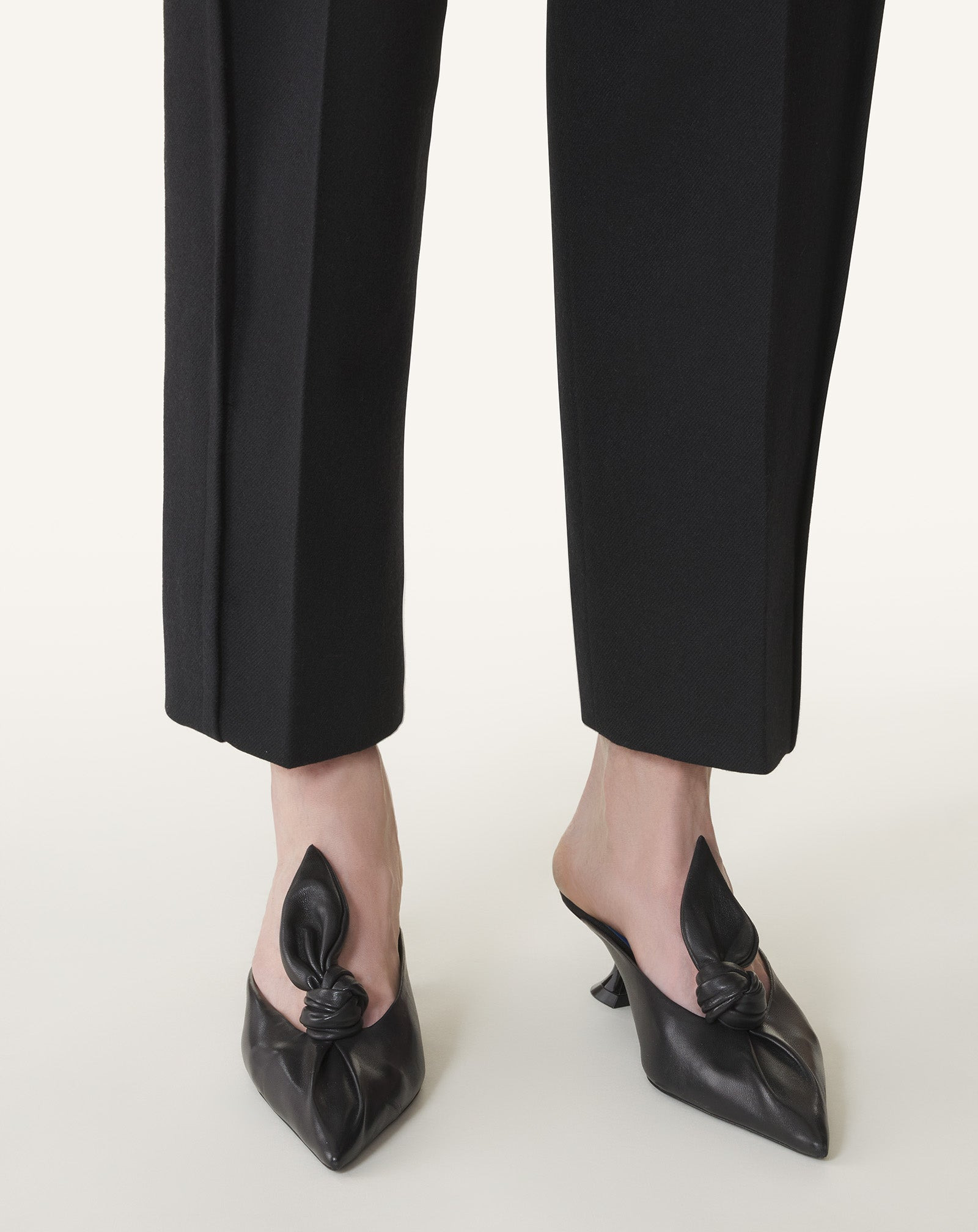 MIDNIGHT STEP BOW LEATHER MULE WITH HEEL - 6