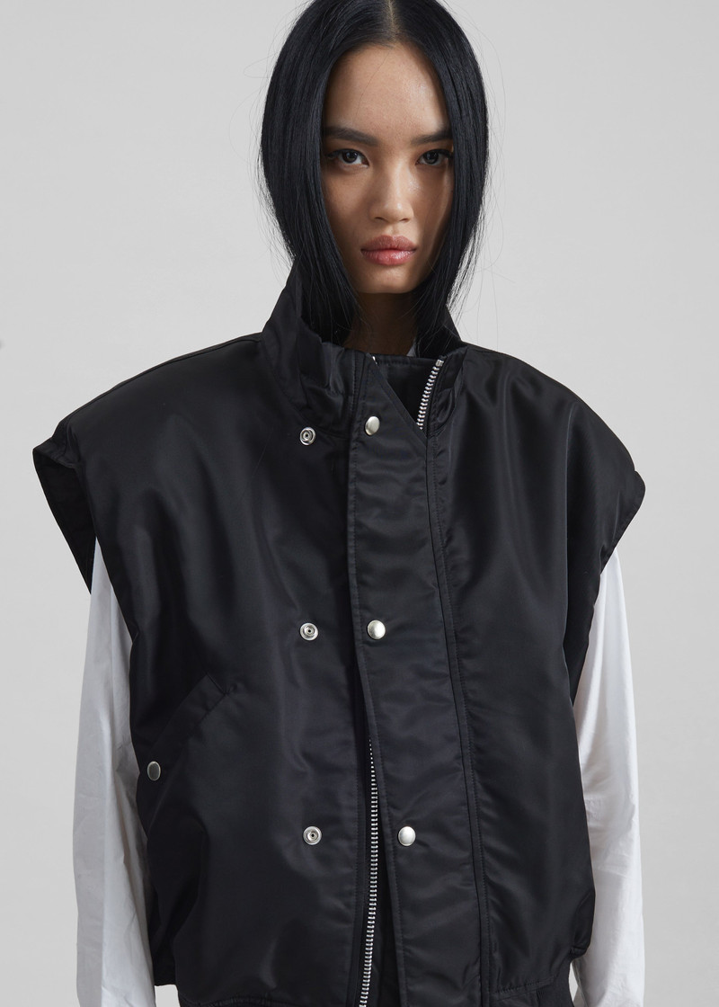Aysen Sleeveless Bomber Jacket - Black 4