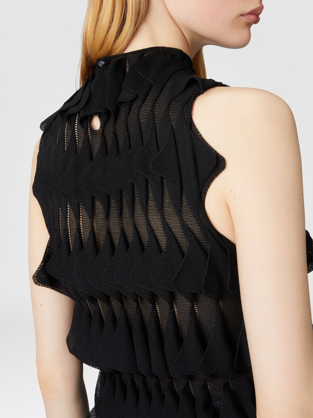 Sleeveless top with ruffles - 4