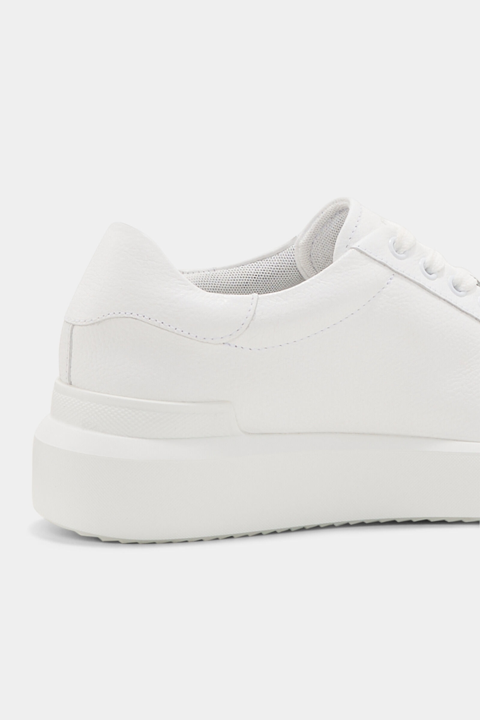Hollywood Sneaker in White - 7