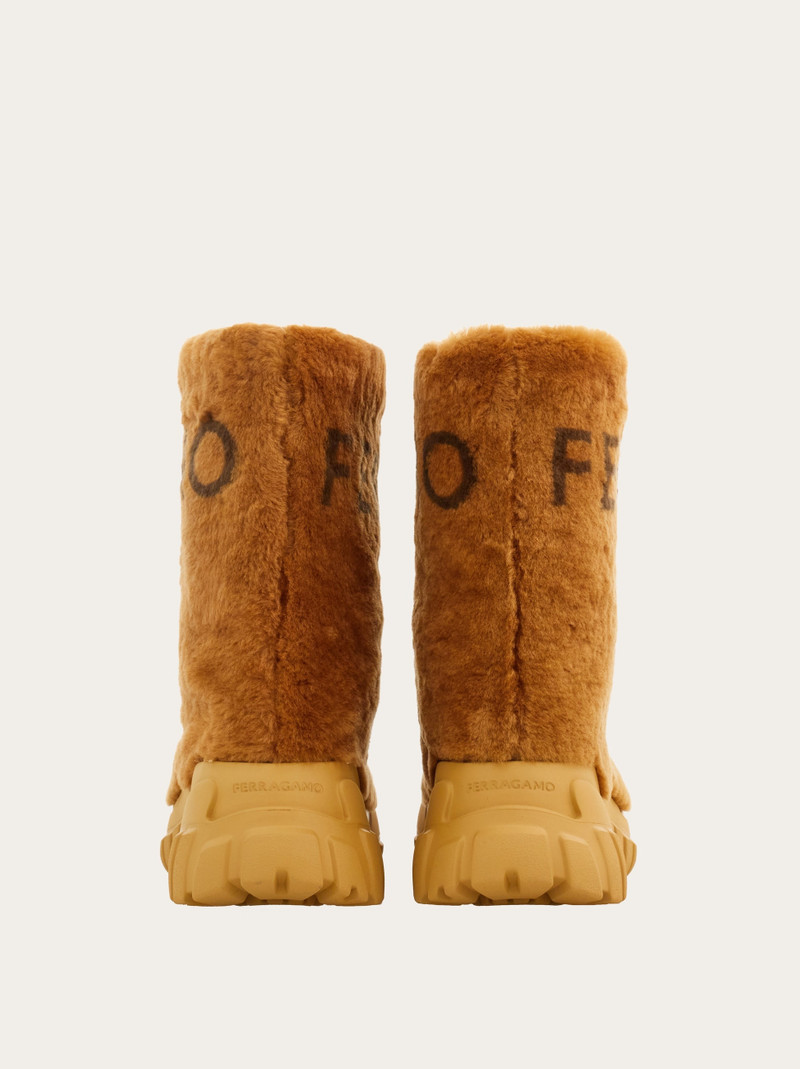 FERRAGAMO Shearling ski boot outlook