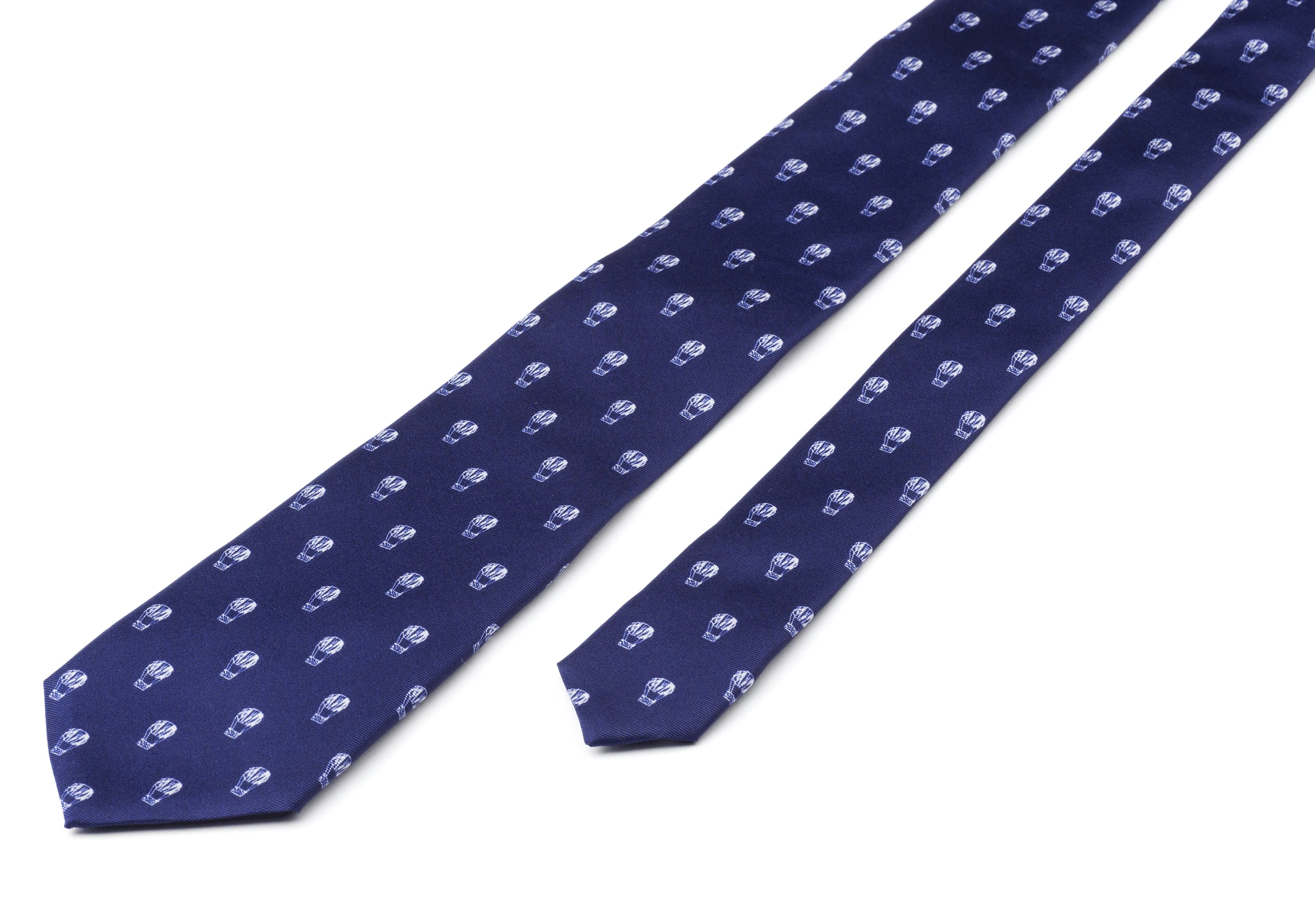 Air balloon print tie
Printed Silk Twill Navy - 2