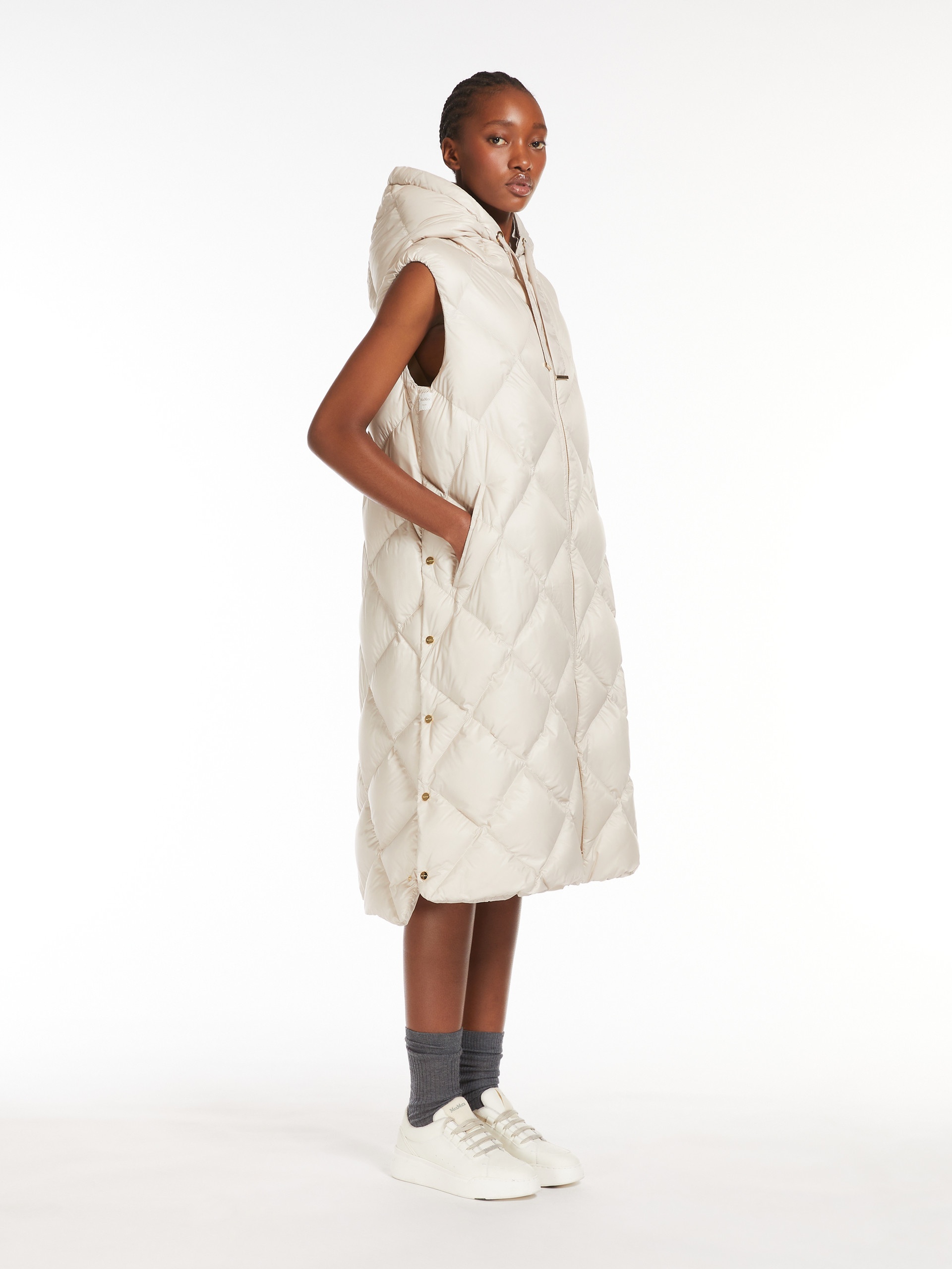 ジャケット・アウター MaxMara Water-Repellent Midi Gilet MaxMara Water-Repellent Midi Gilet Padded midi gilet in water