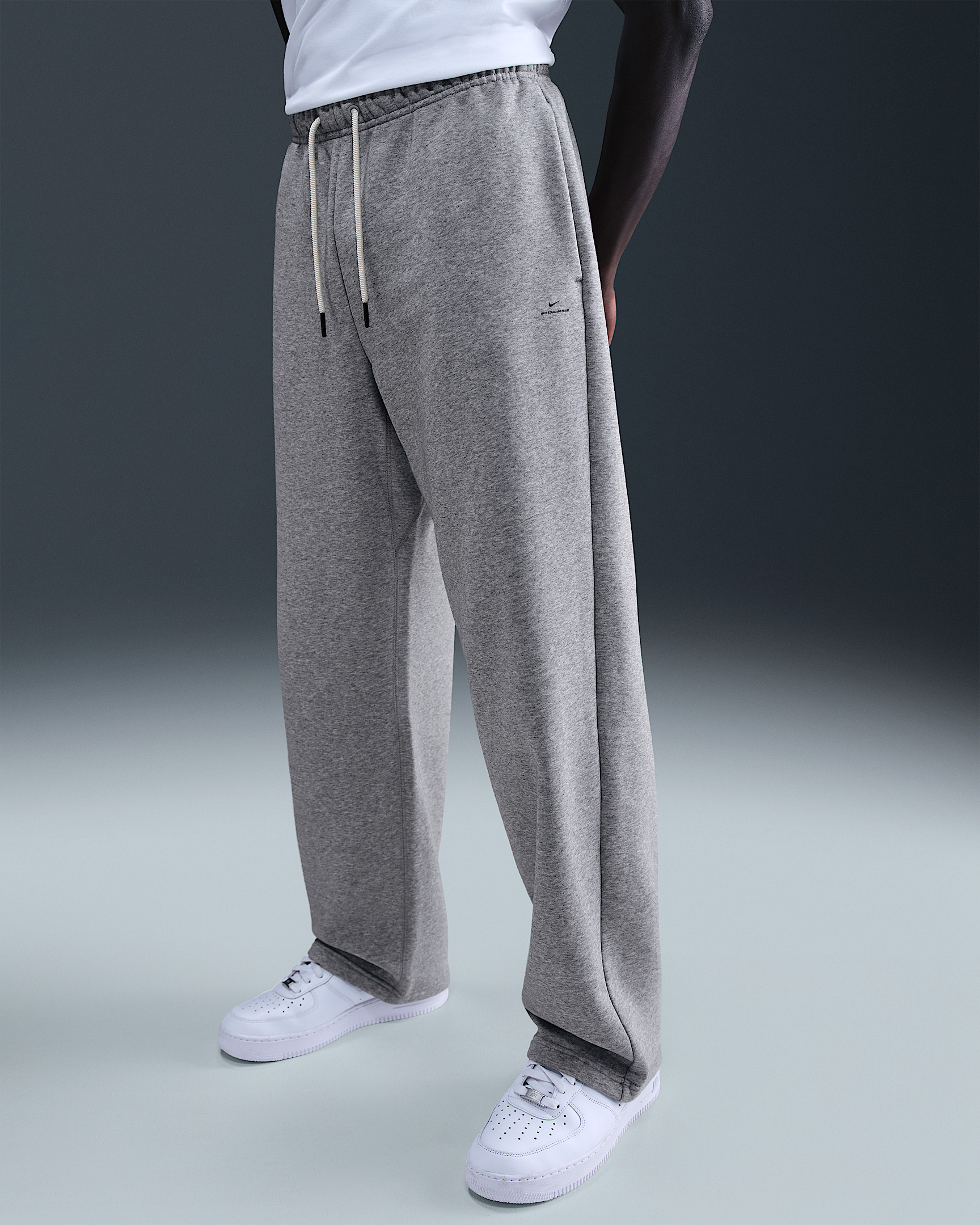 Nike Standard Issue Men's Therma-FIT Brushed Open-Hem Basketball Pants - 2