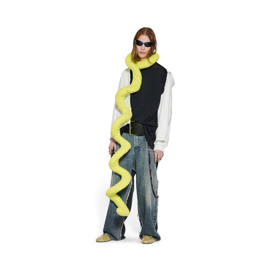 Zip-up Hoodie Small Fit in White - 2