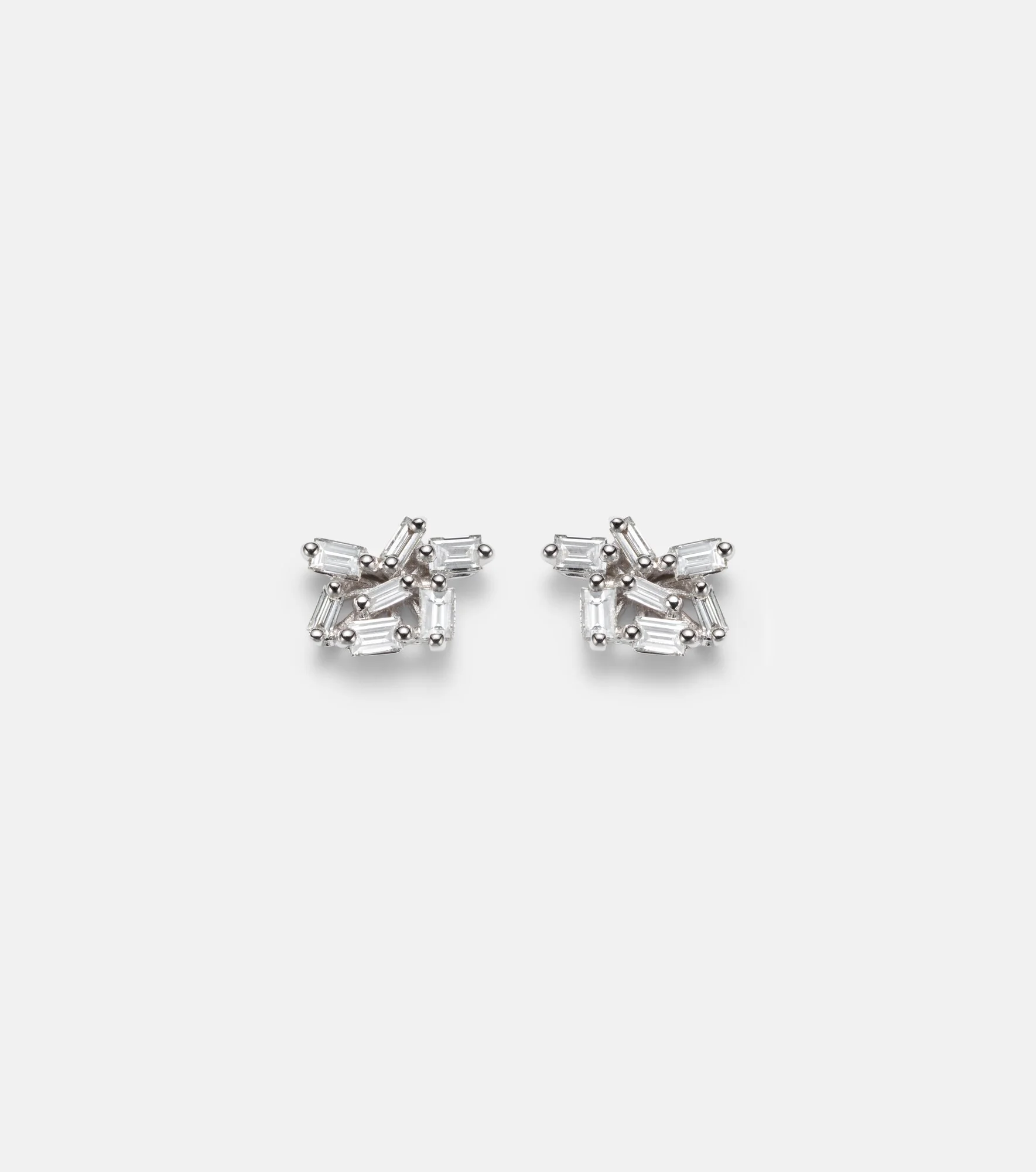 Classic 18kt white gold stud earrings with diamonds - 1