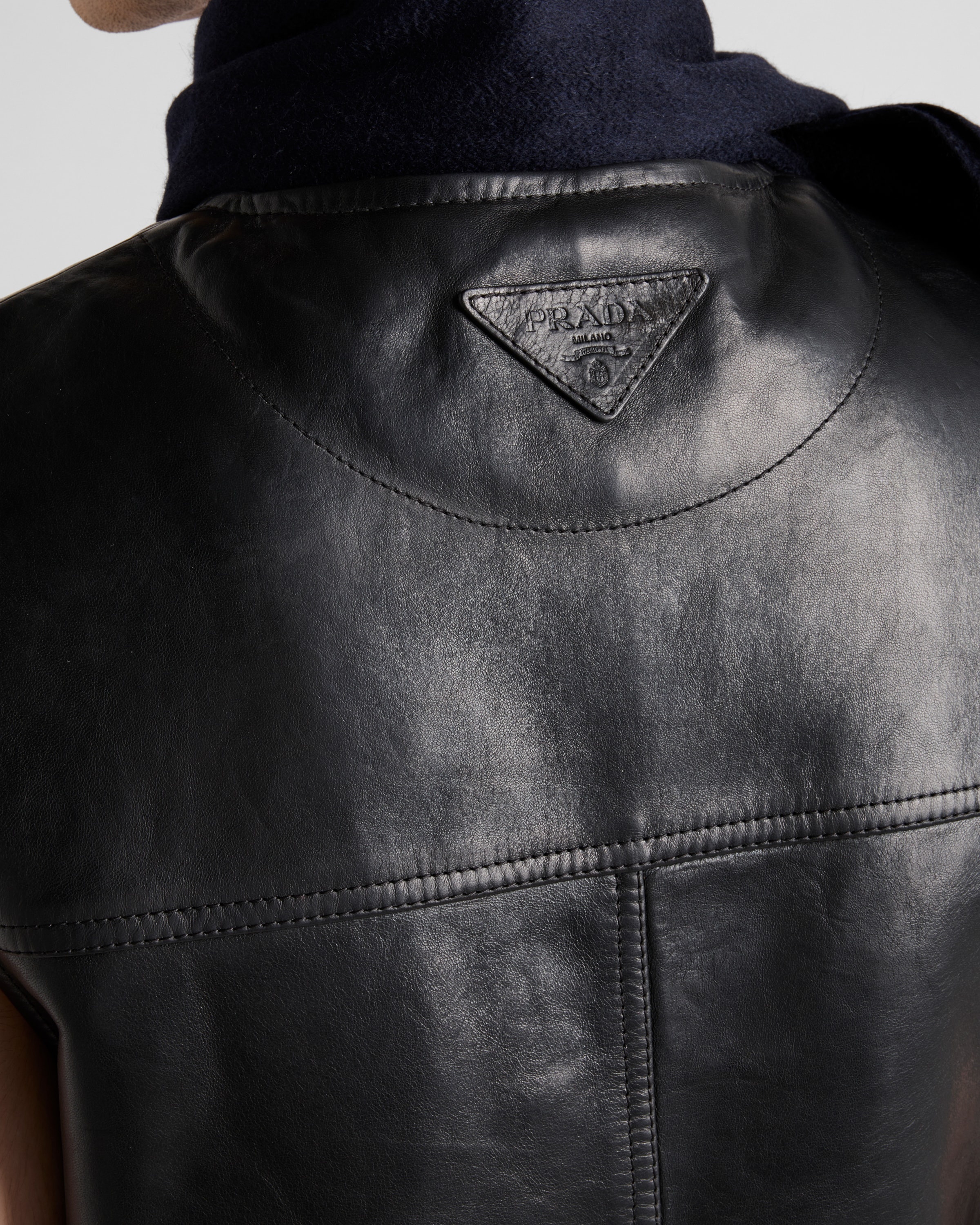 Leather and shearling vest - 6