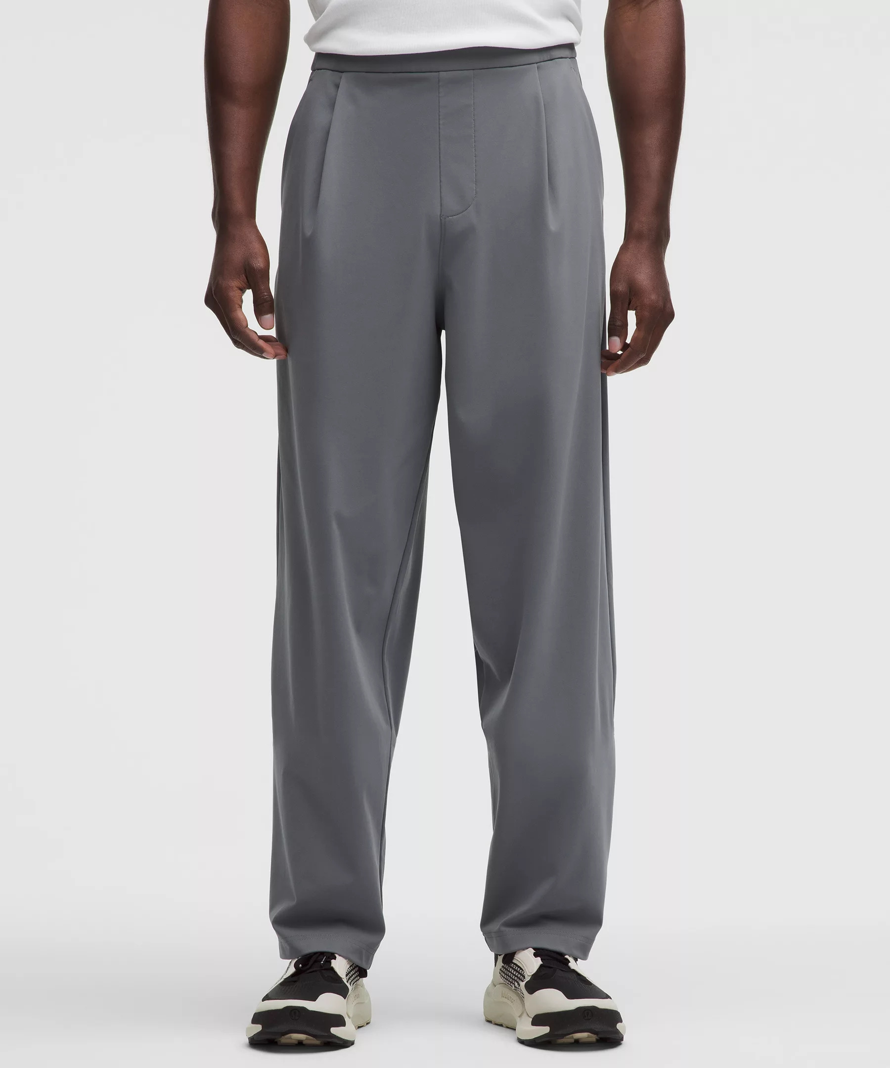 Men's Daydrift Relaxed-Fit Pleated Trouser *Regular - 2