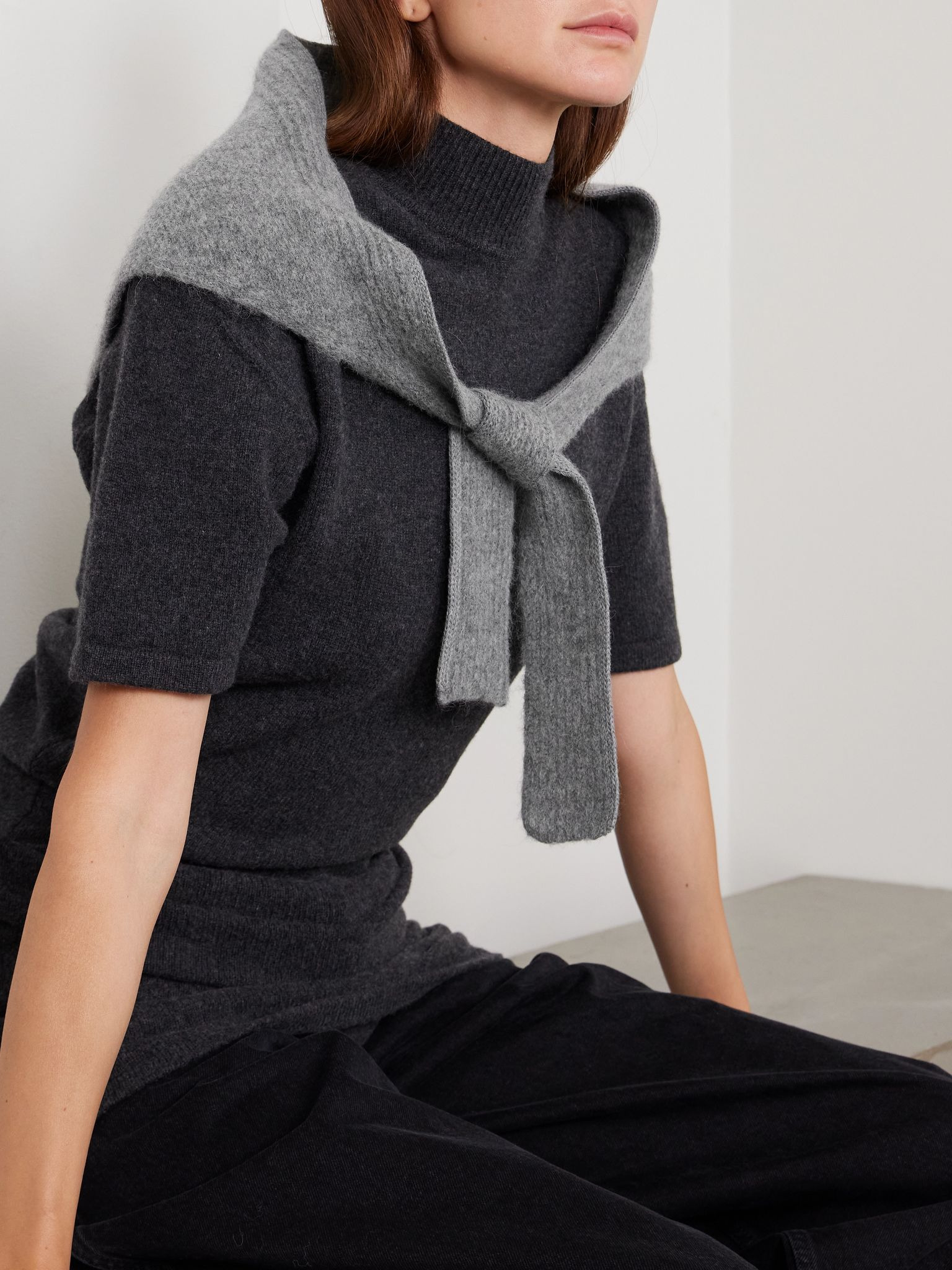 Appliquéd brushed knitted scarf Gray - 2