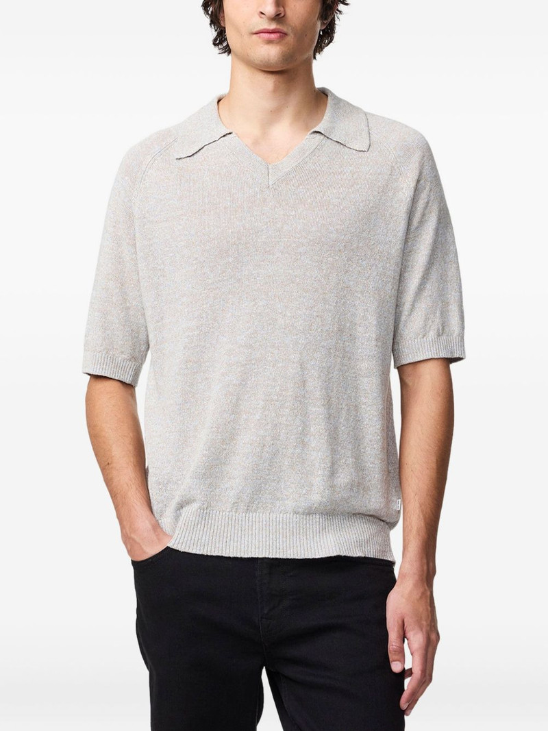 V-neck short-sleeve T-shirt 4