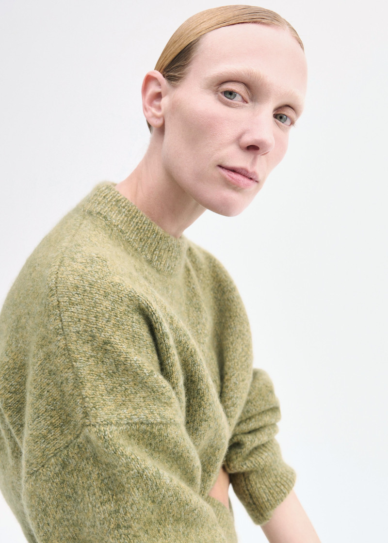 CO Boyfriend Sweater in Cashmere outlook