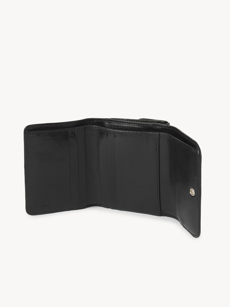 Chloé C CHLOÉ SMALL TRI-FOLD IN SHINY LEATHER outlook