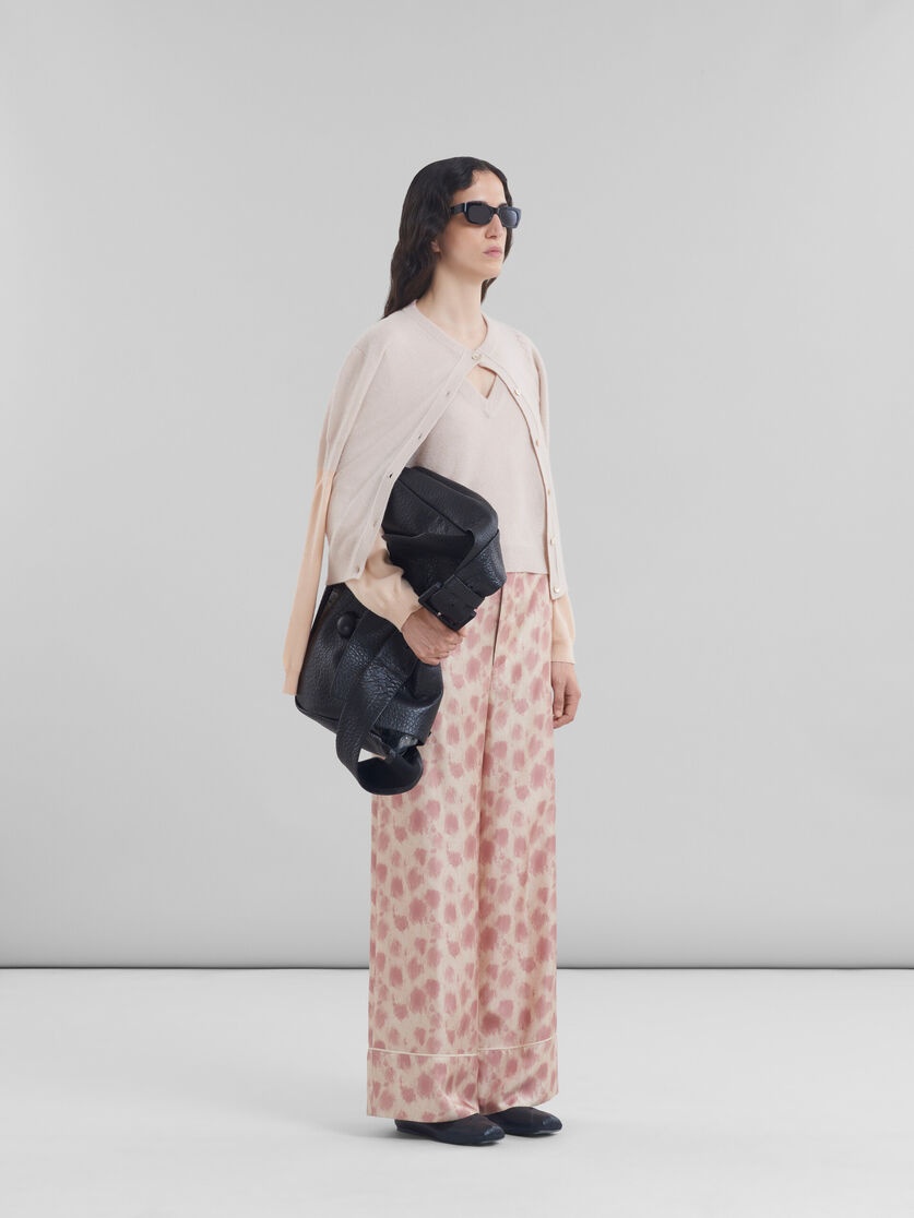 DUSTY PINK SILK PALAZZO TROUSERS WITH CRAYON LEOPARD PRINT - 5