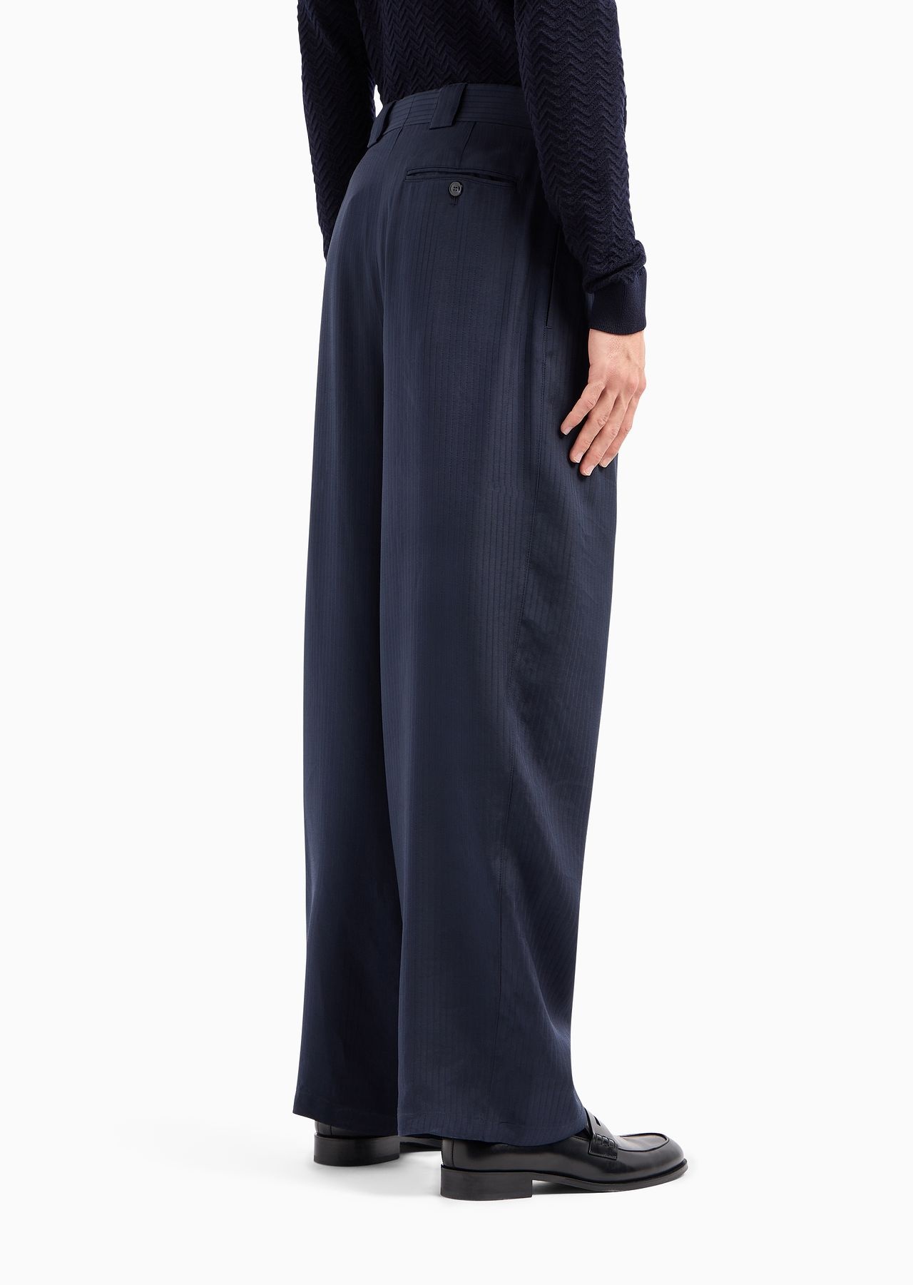 Single-pleat pinstriped cupro and silk trousers - 3