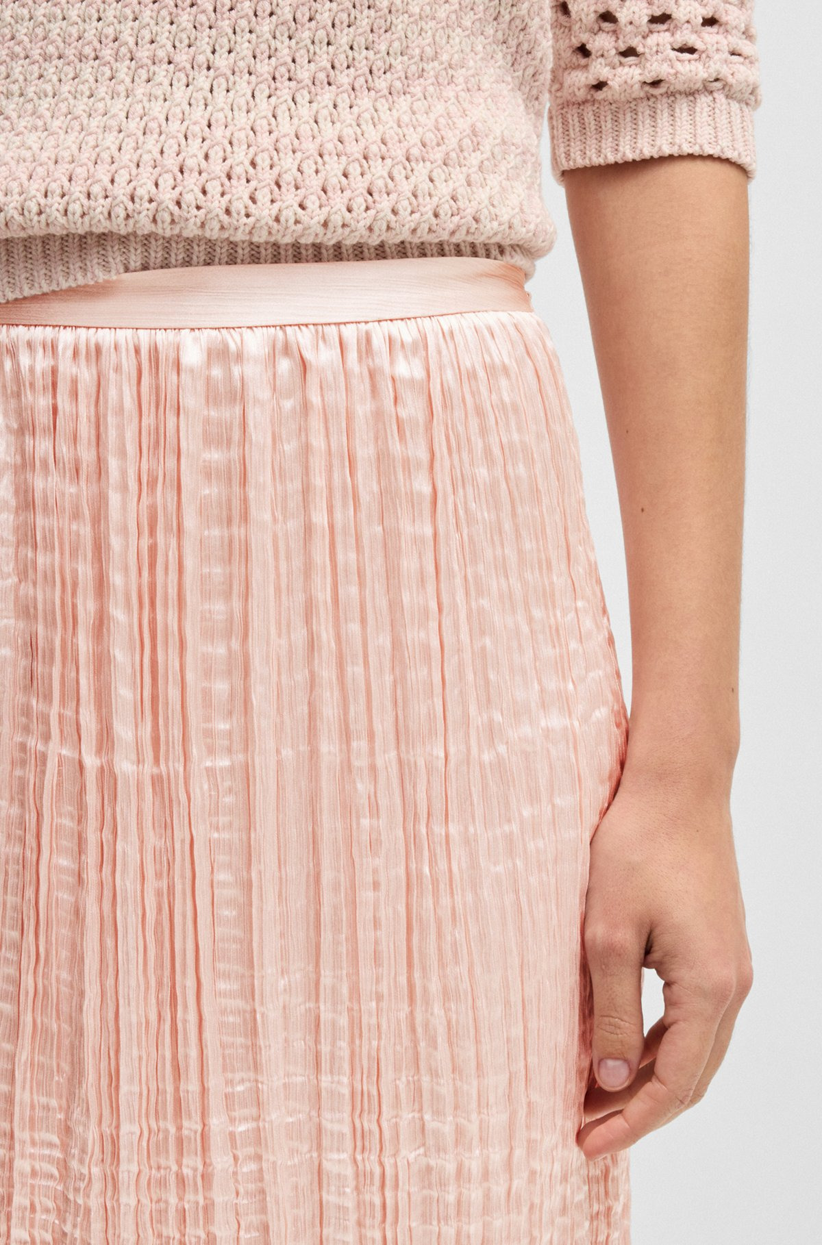 CRINKLE-PLISSÉ SKIRT WITH TONAL WAISTBAND - 5