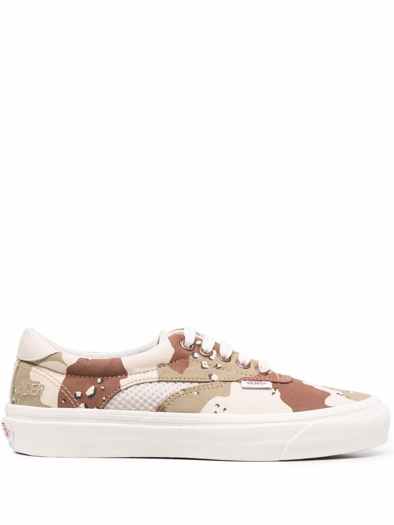 camouflage-print low-top sneakers 1