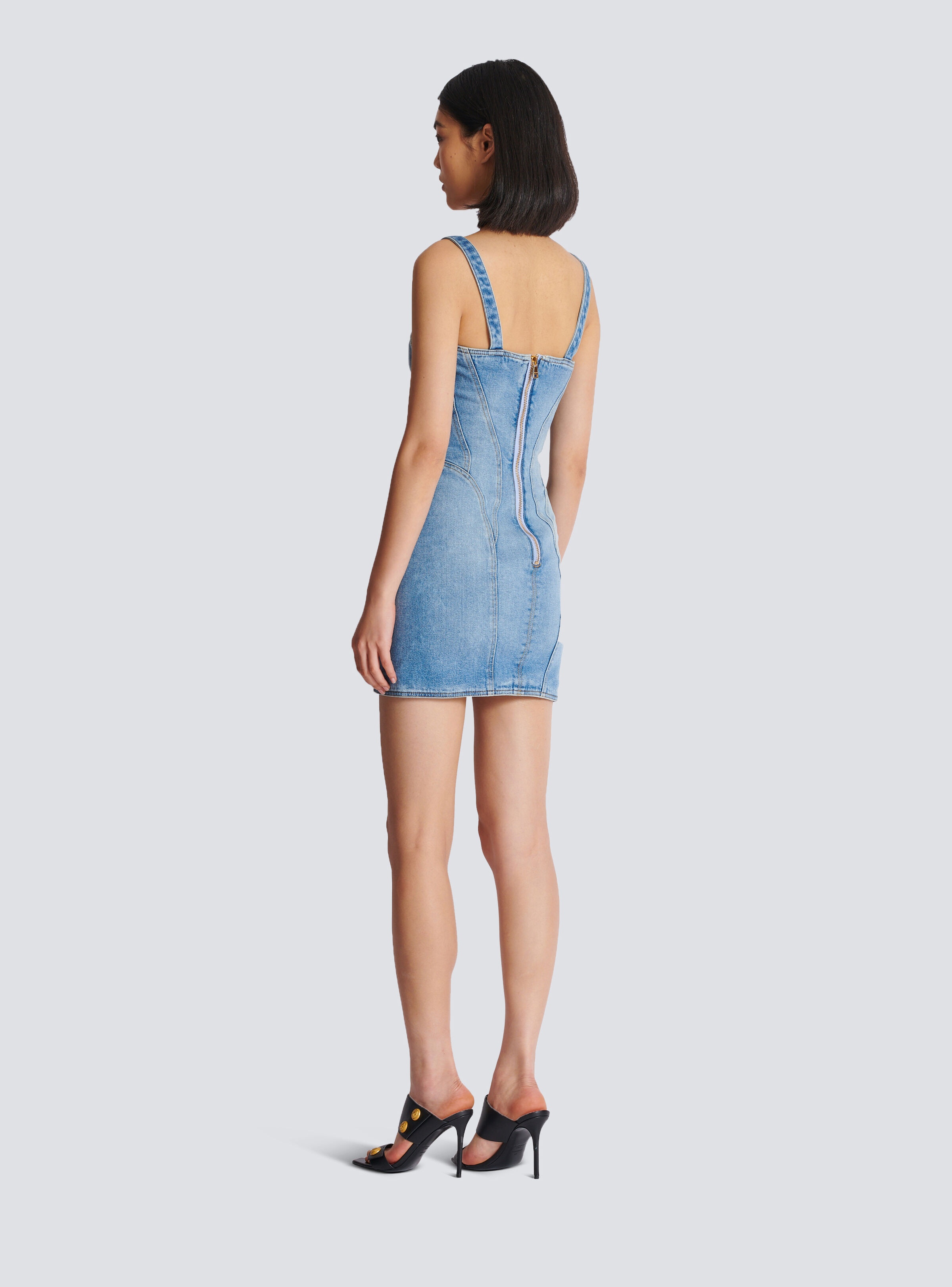 Buttoned short denim dress - 4