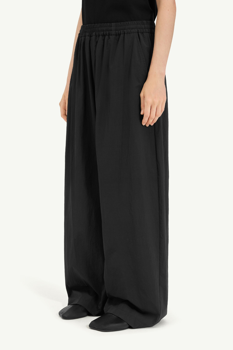Wide-leg trousers 4