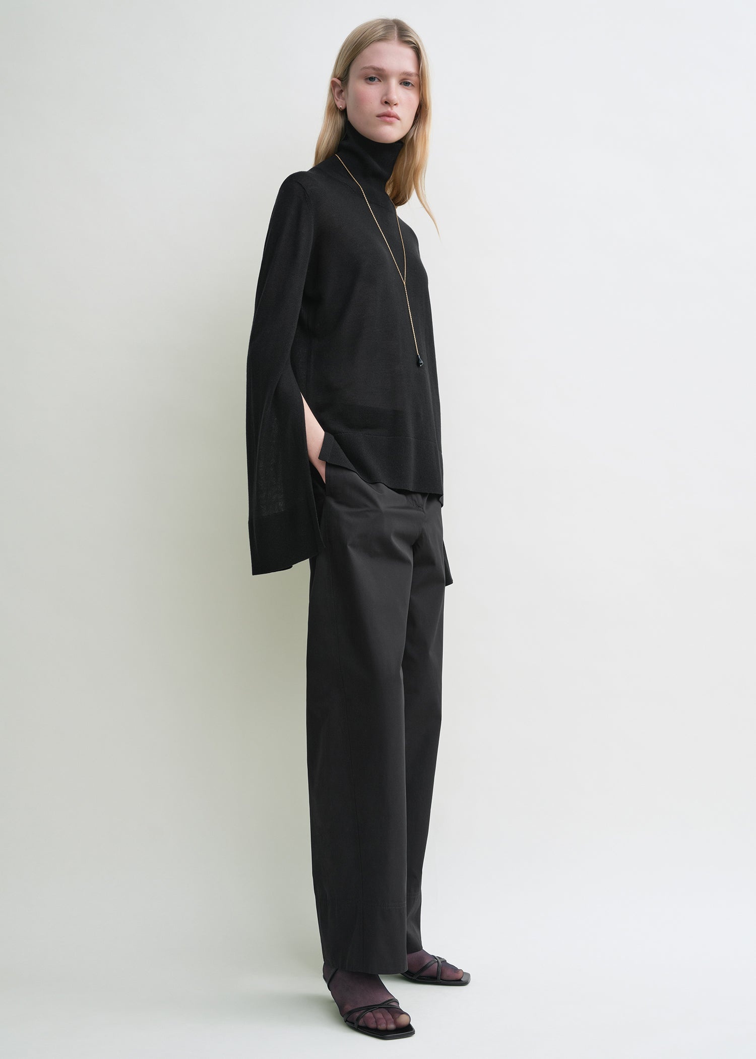 Slit sleeve turtleneck black - 3