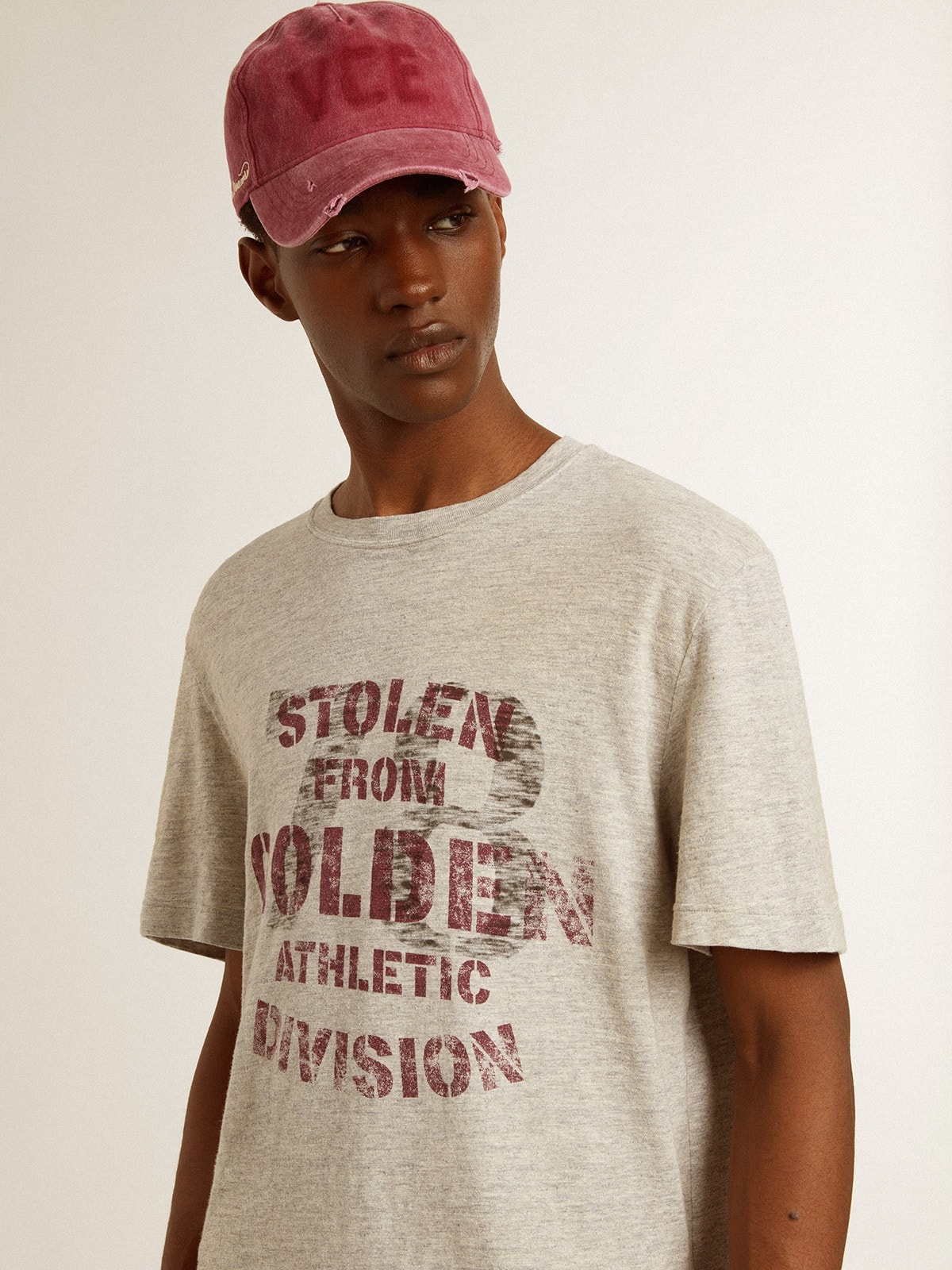 Men's gray cotton T-shirt with vintage print on the front - 6