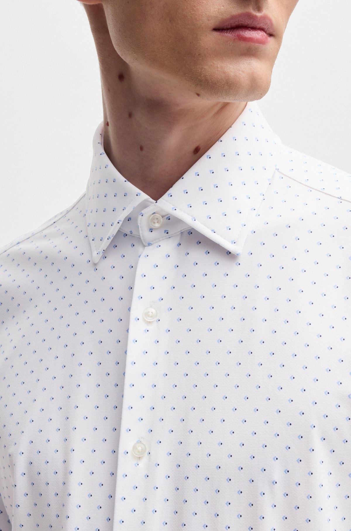SLIM-FIT SHIRT IN GEOMETRIC-PRINT PERFORMANCE-STRETCH FABRIC - 3