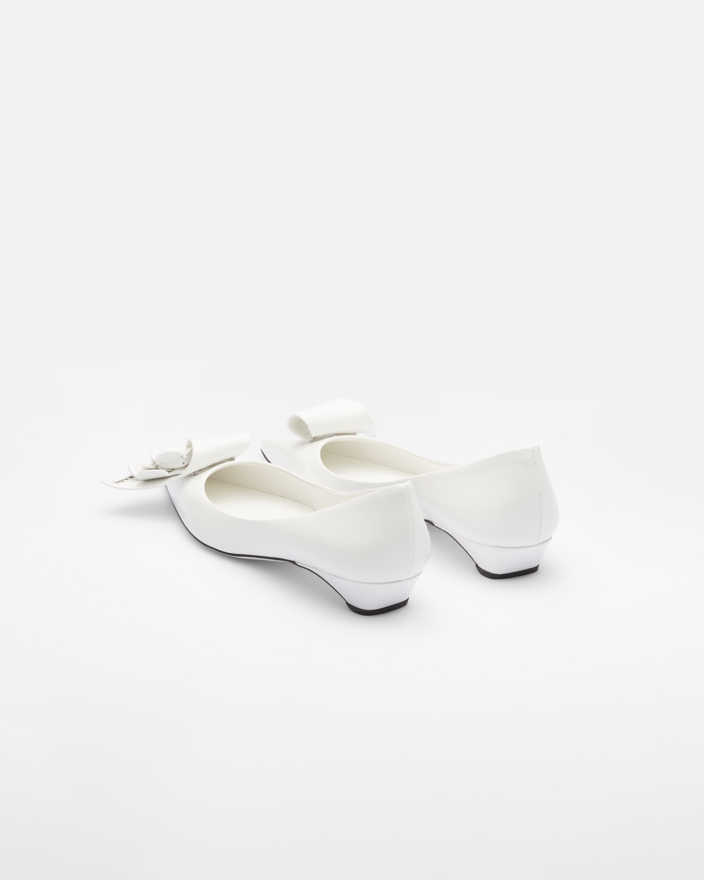 Brushed leather pumps with floral appliqués - 5
