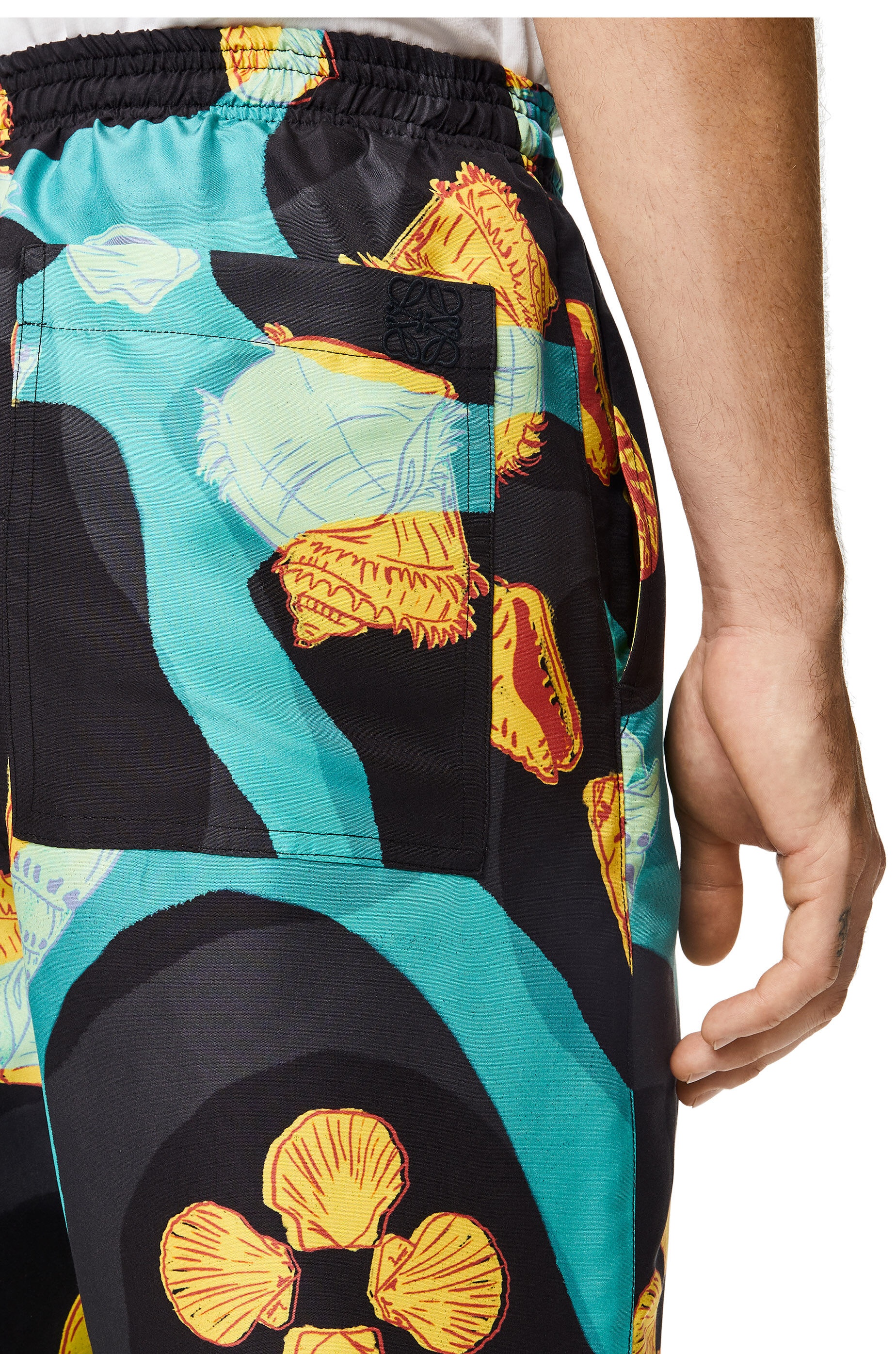 Shell print drawstring shorts in silk - 5