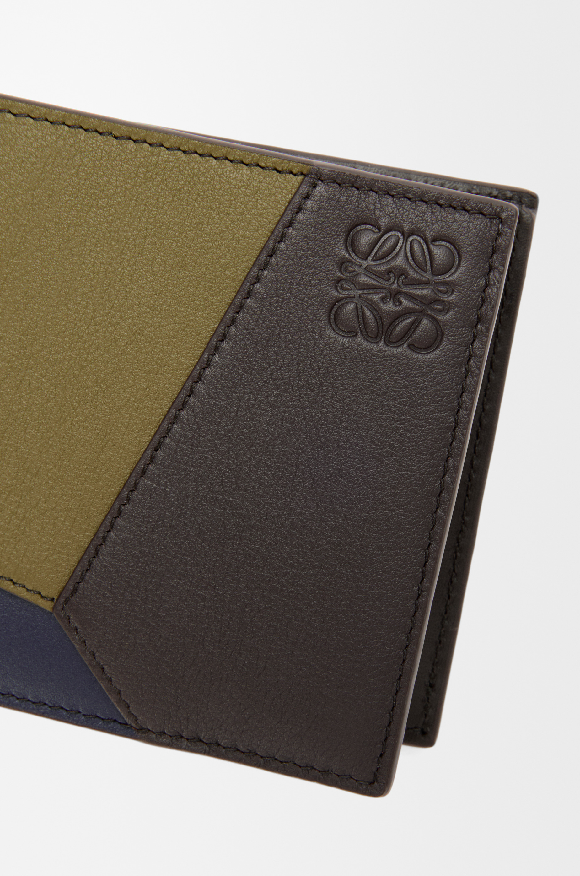 Puzzle bifold coin wallet in classic calfskin - 5