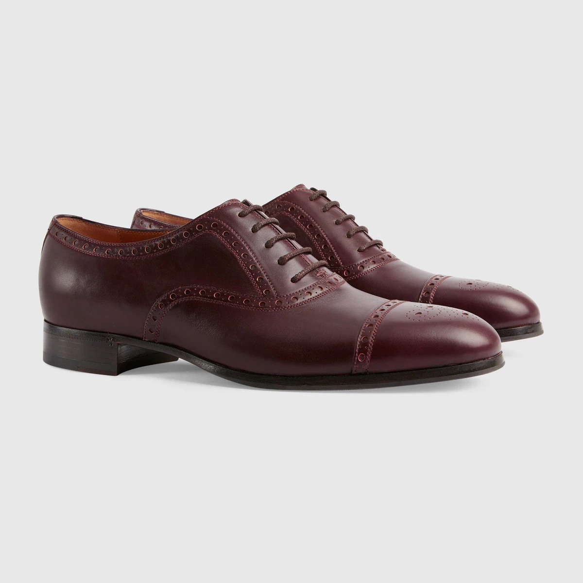 Men's shoe with brogue details - 2