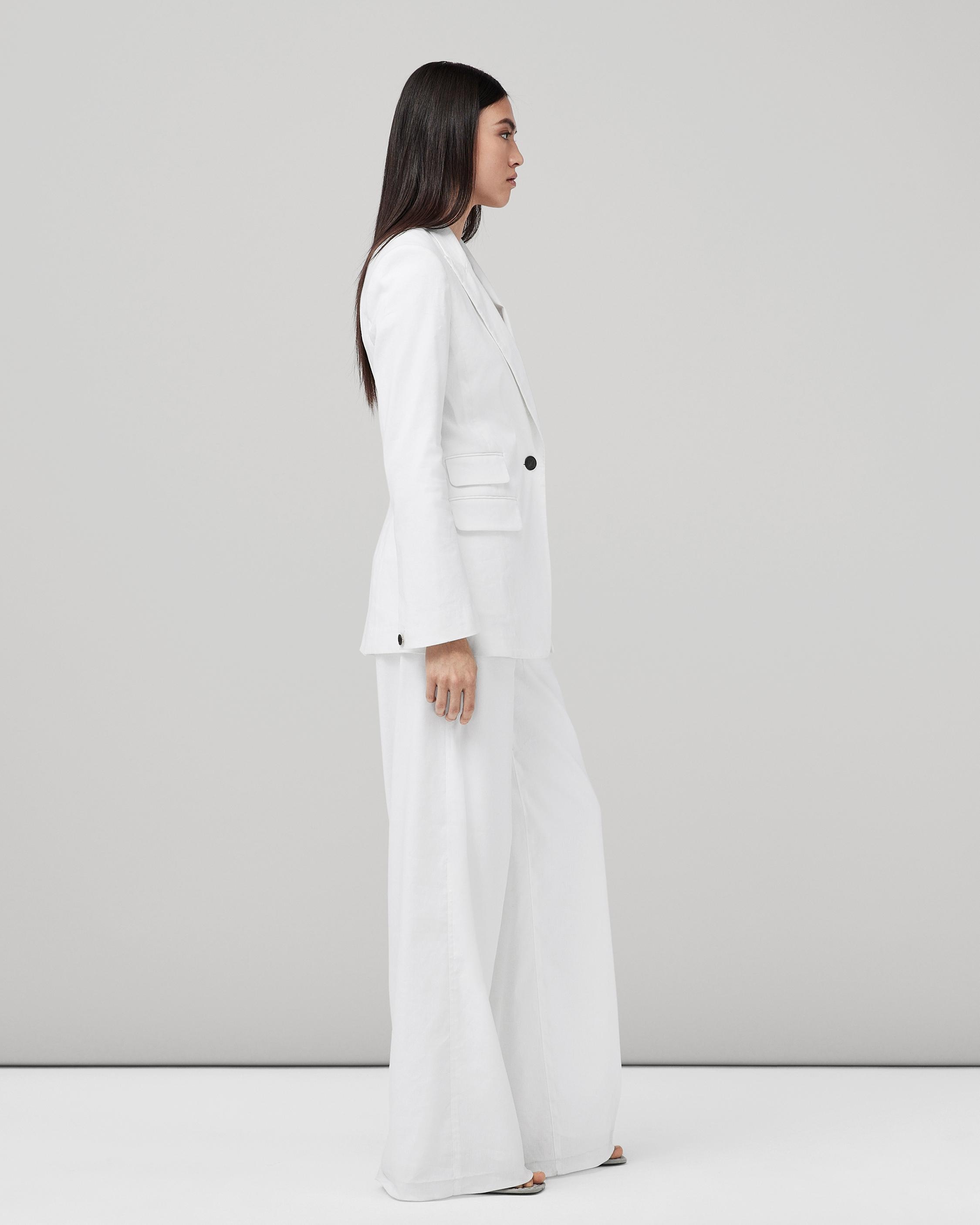 Foster Linen Blazer
Classic Fit Blazer - 4