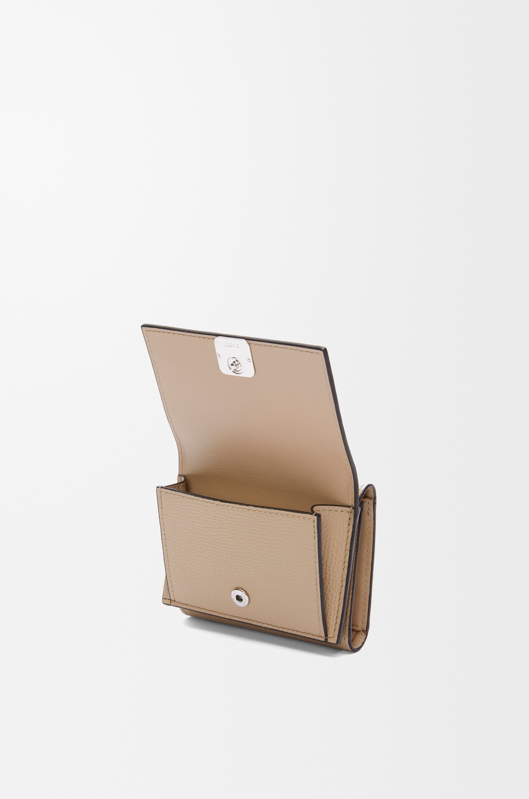 Anagram trifold wallet in pebble grained calfskin - 3