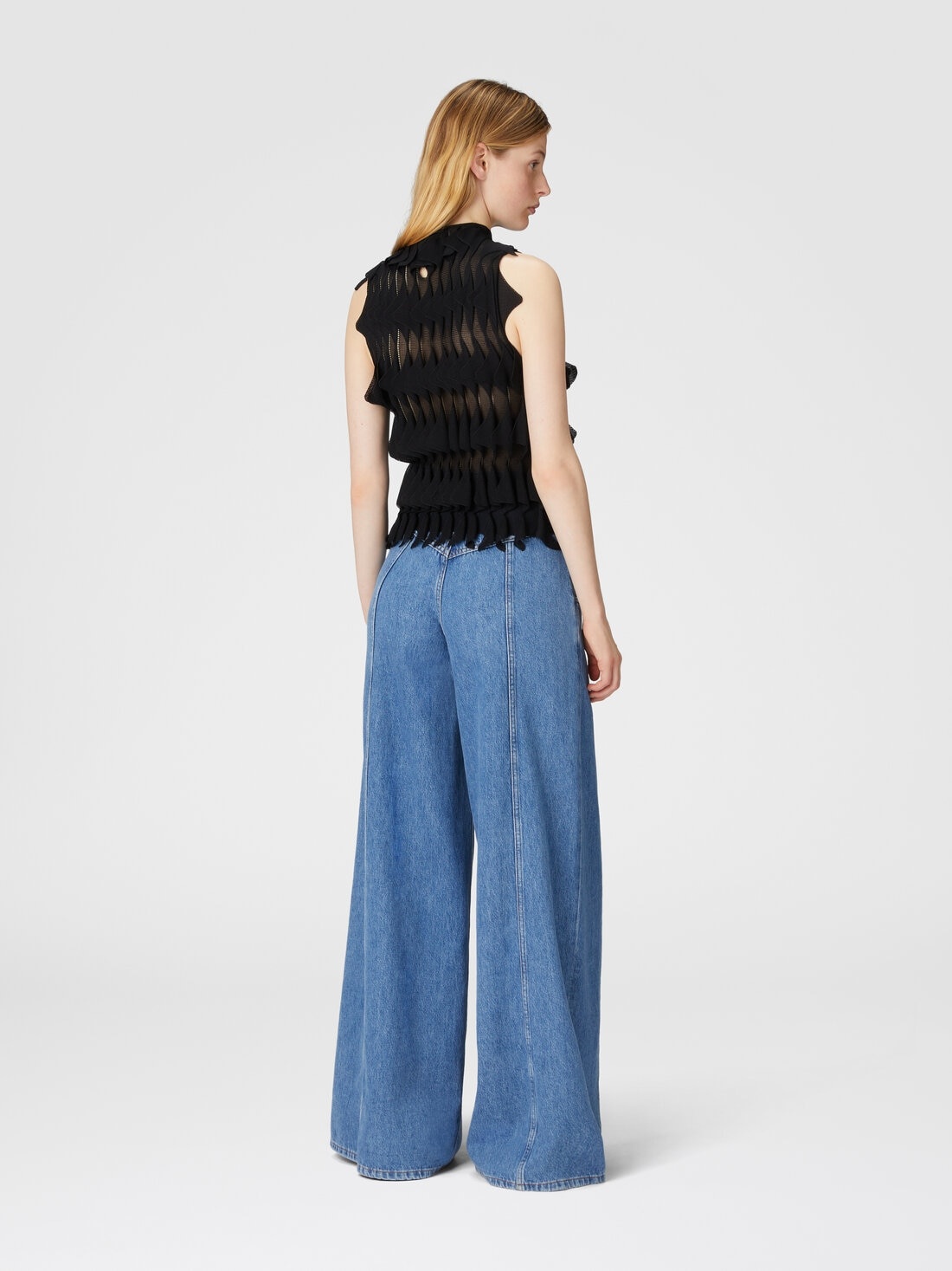 Sleeveless top with ruffles - 5