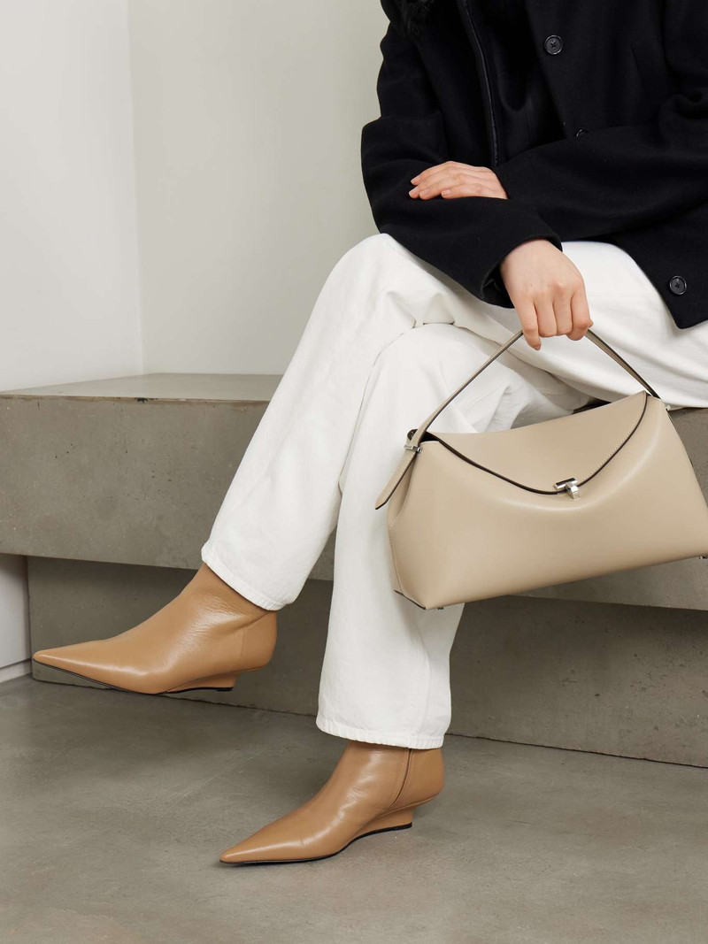 Totême The Sharp leather ankle boots Camel outlook