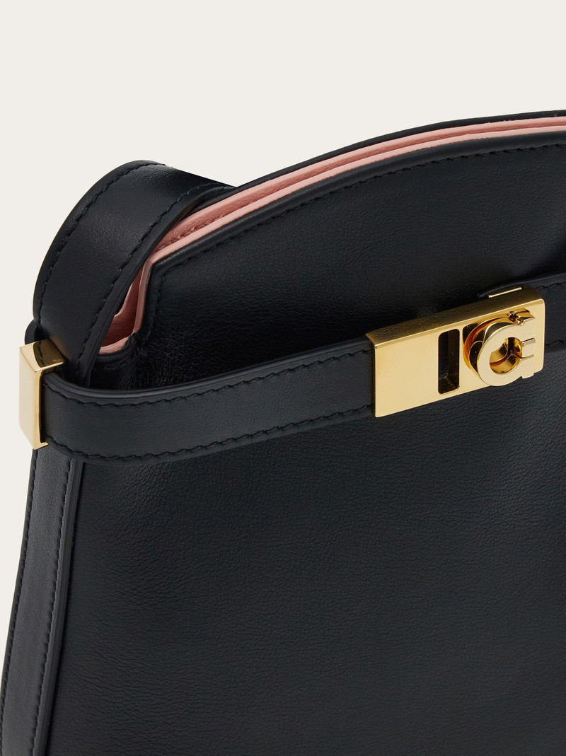Hug two-tone smartphone holder 4